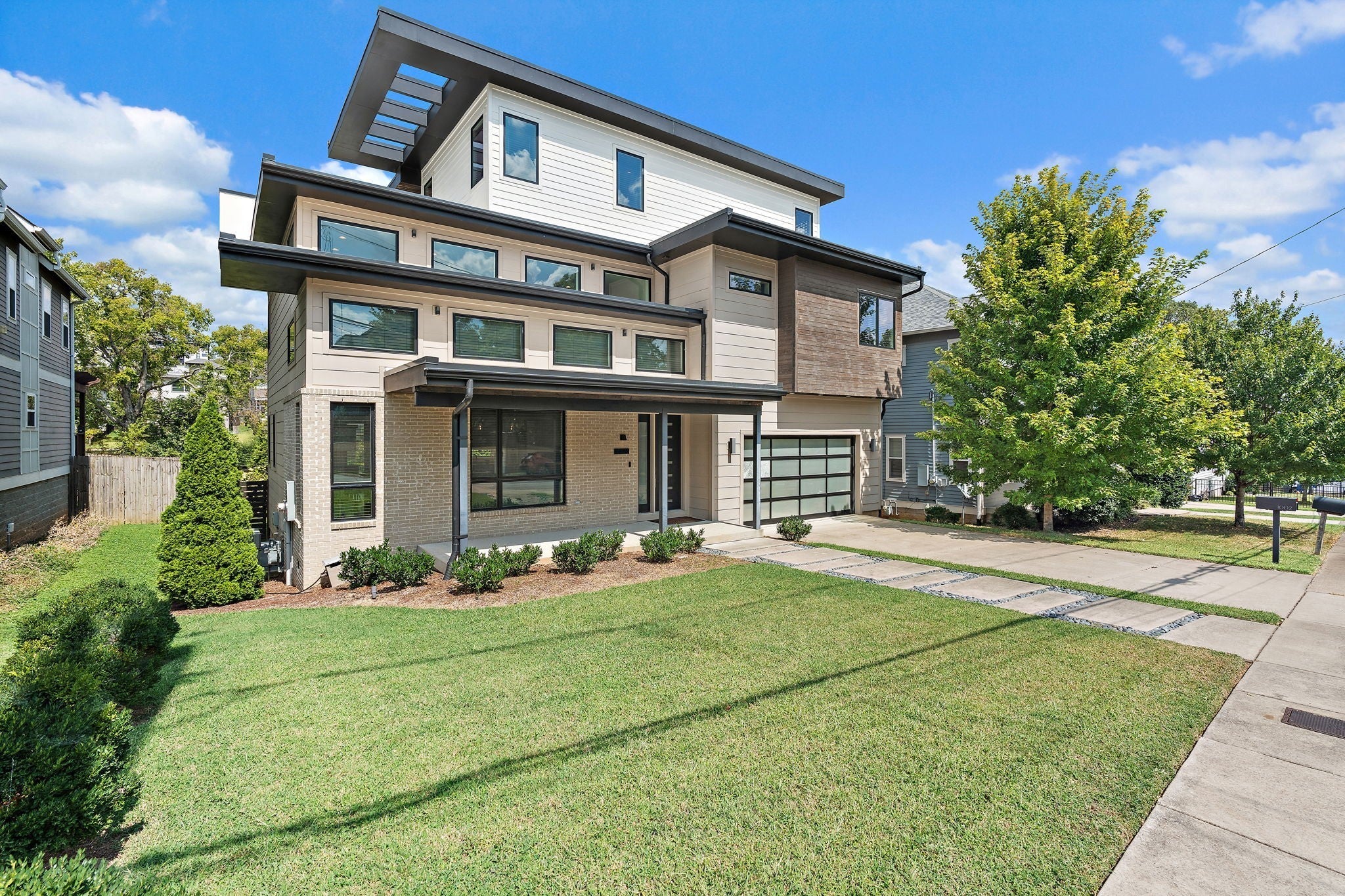 1002 W Grove Ave — photo