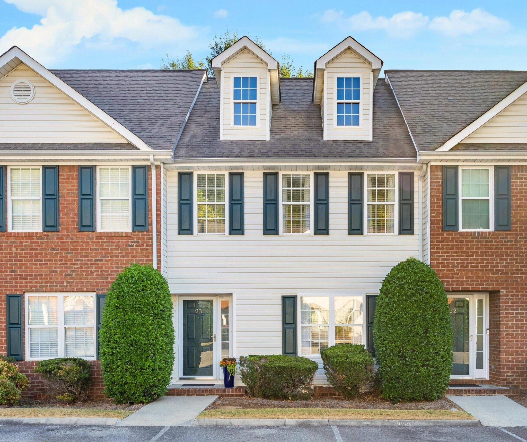 2205 Old Ivy Way Apt 23 — photo