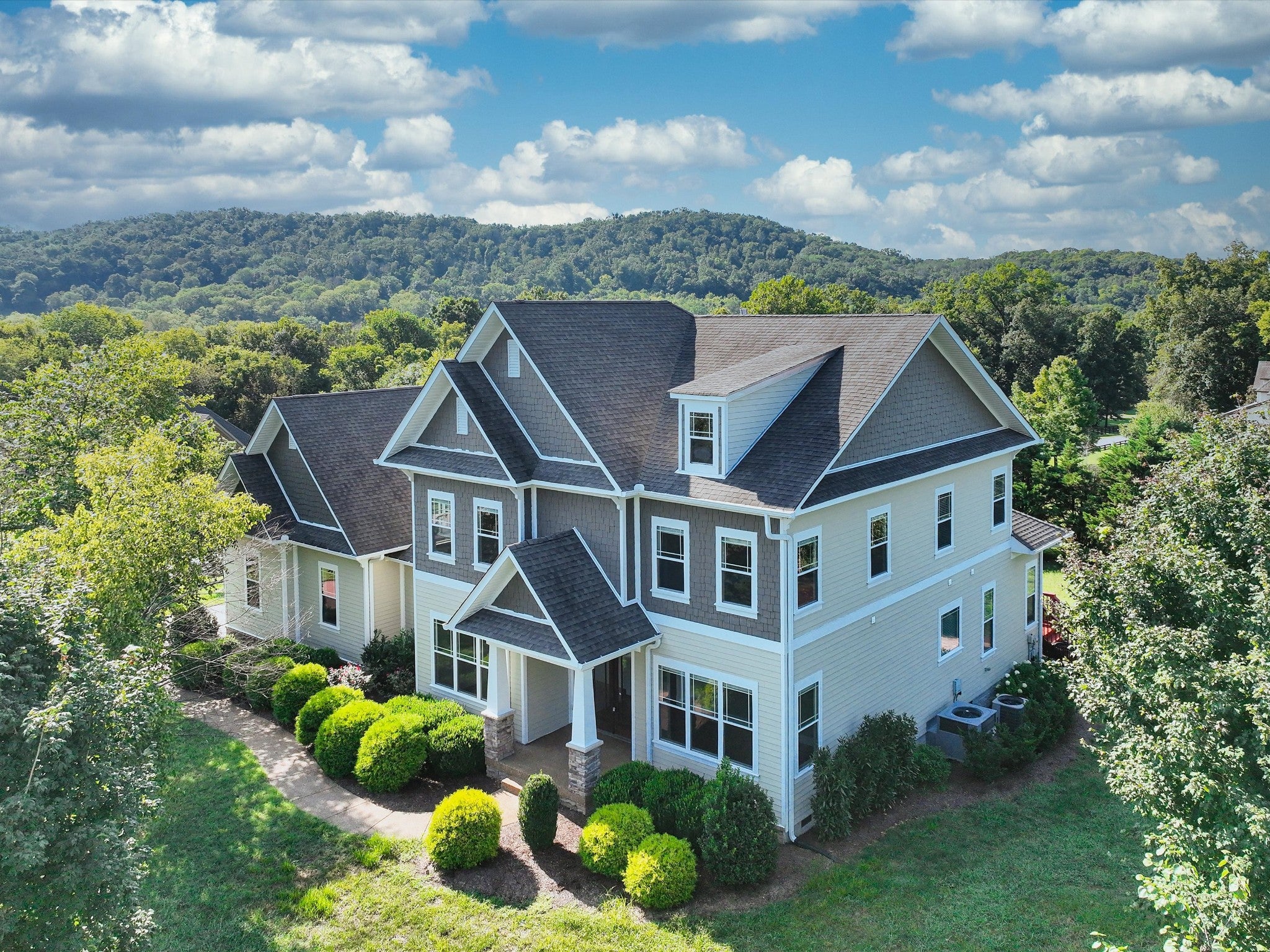 2533 Belle Brook Dr — photo