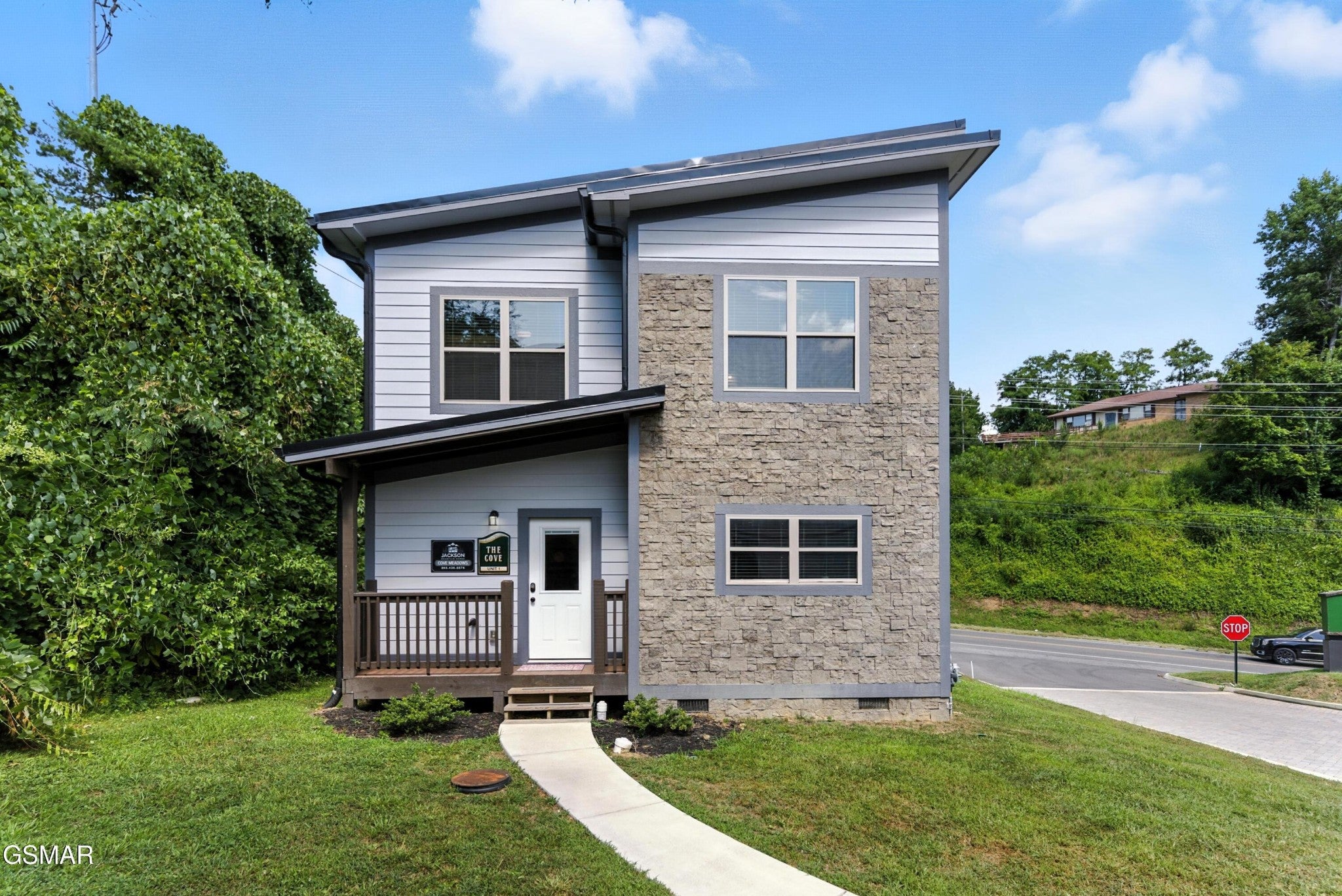 576 Dollywood Lane 1 — photo