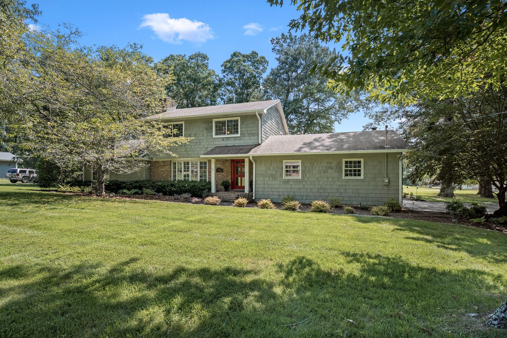 1804 Country Club Dr — photo
