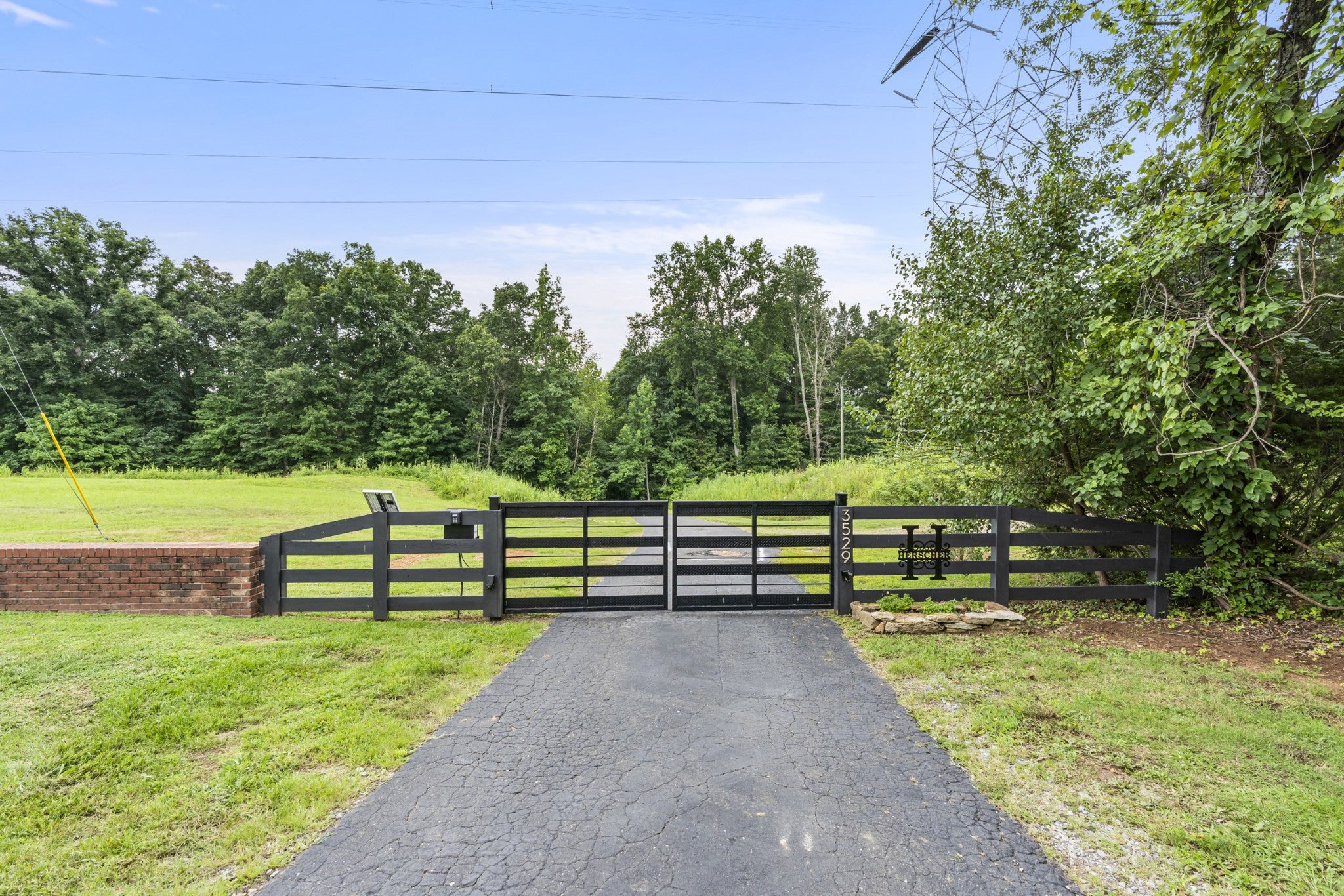 3529 Southwark Dr — photo