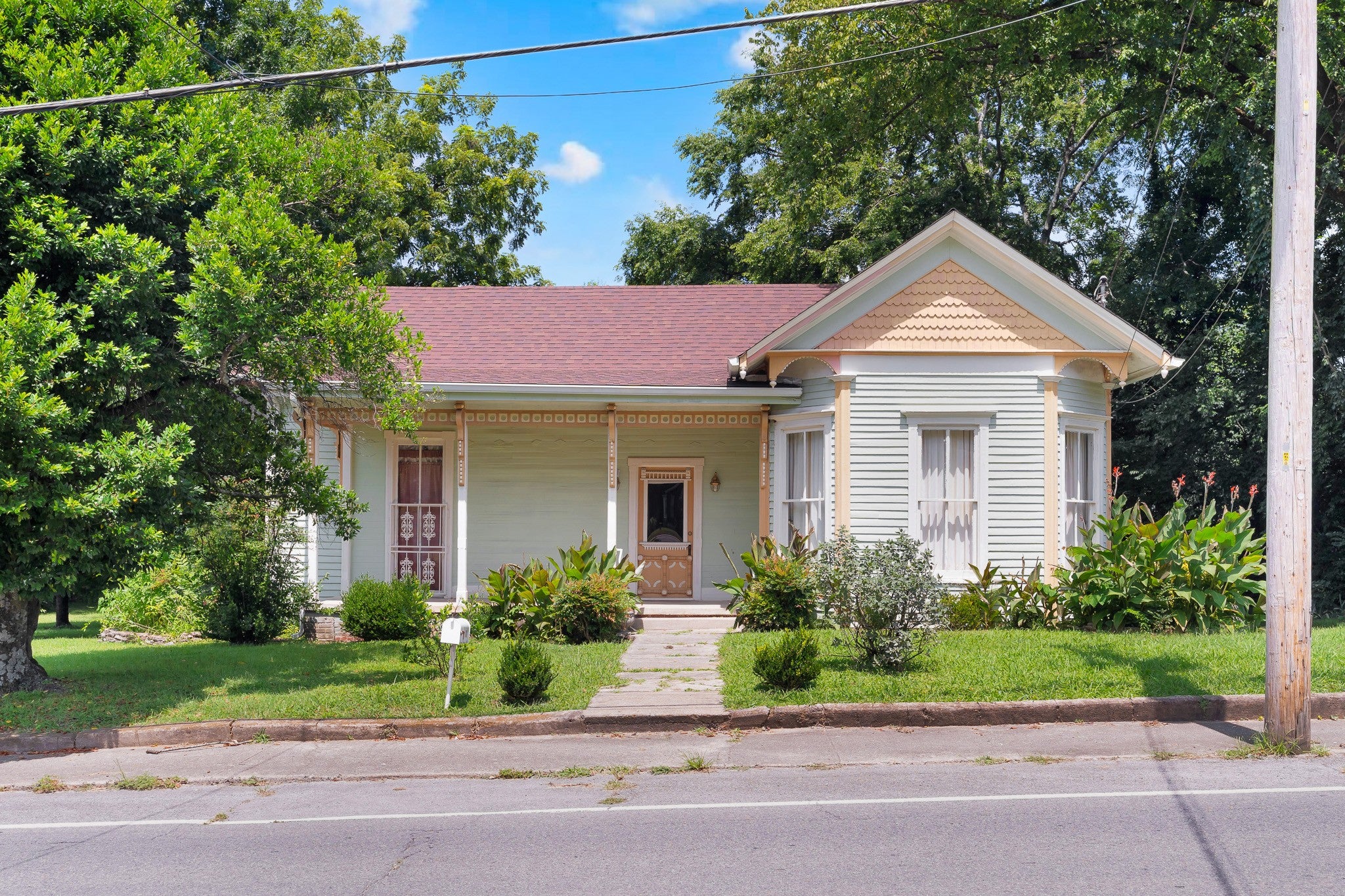 709 Belmont Ave — photo