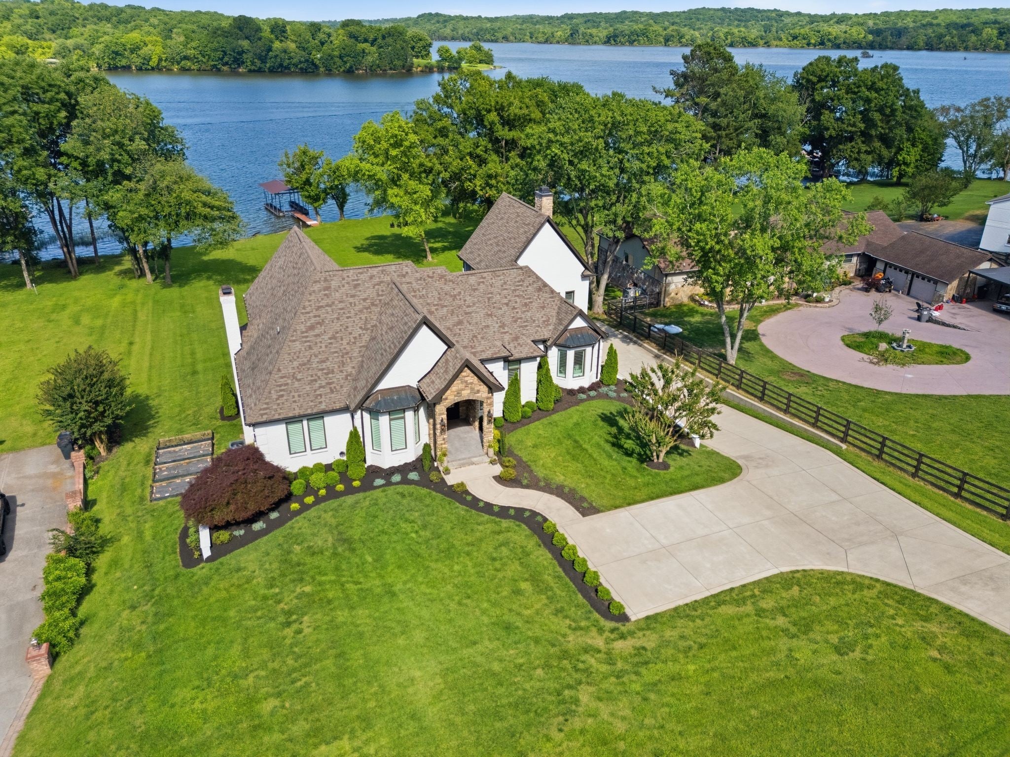 1167 Windsor Dr — photo