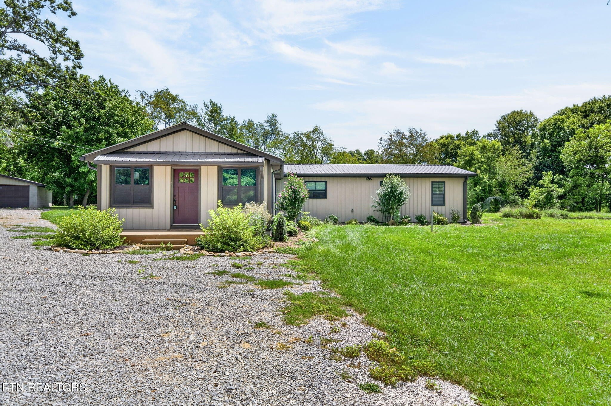 2490 Chestnut Hill Rd — photo