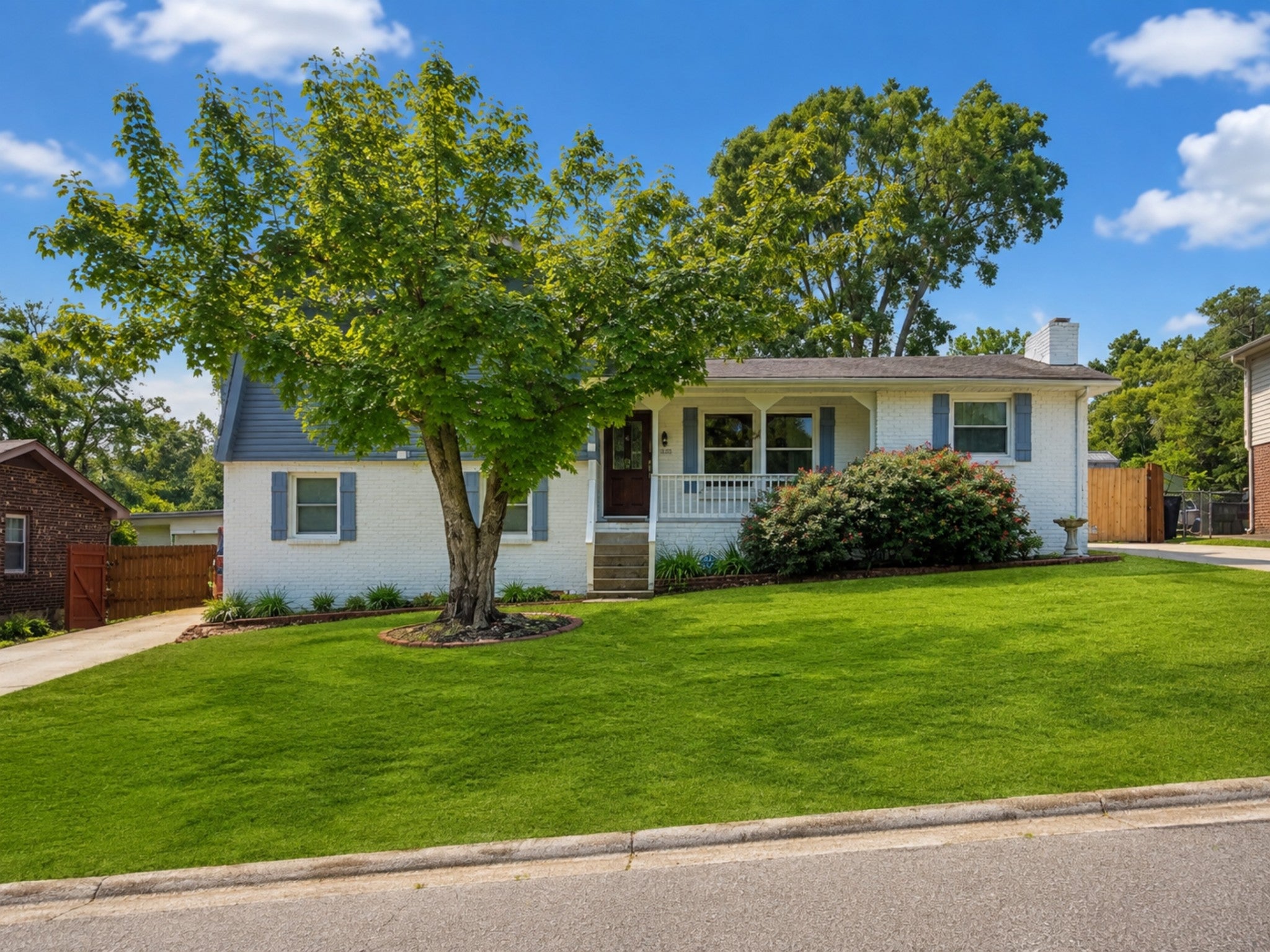 2925 Brantley Dr — photo
