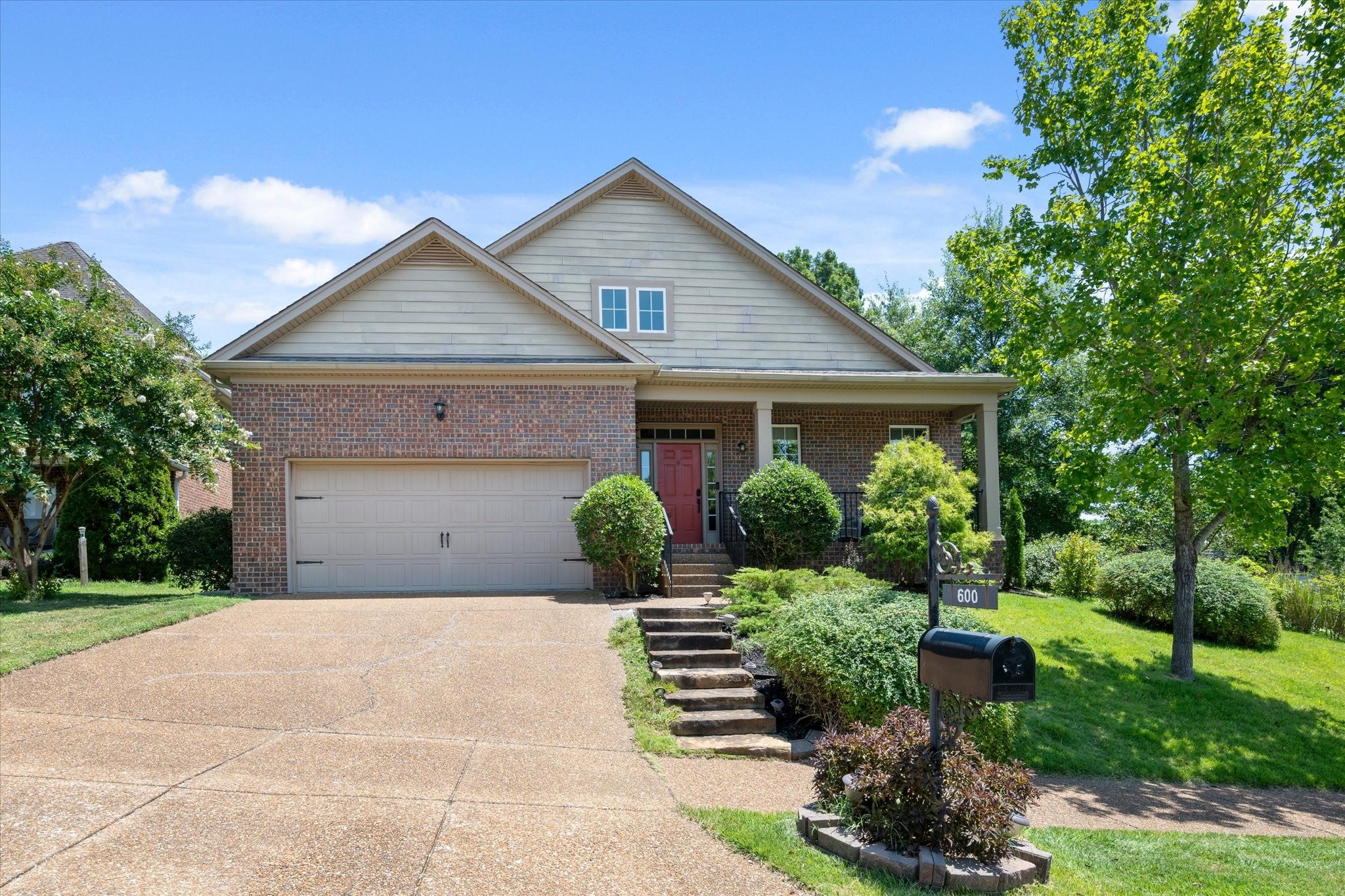 600 Collinscrest Ct — photo