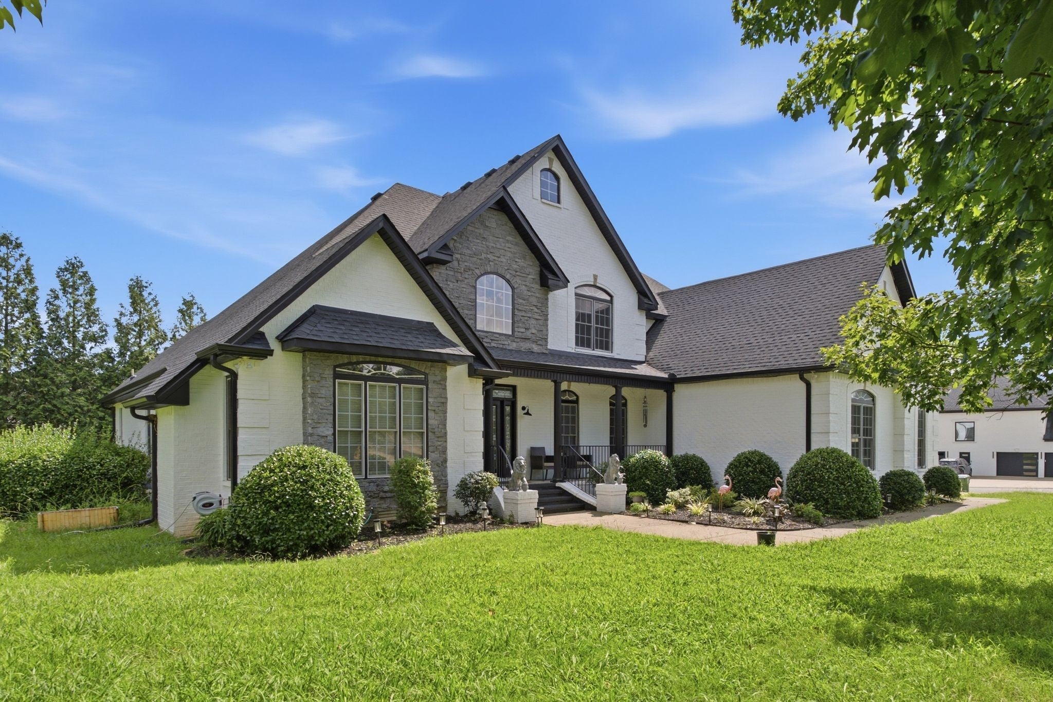 2205 Oakleigh Dr — photo