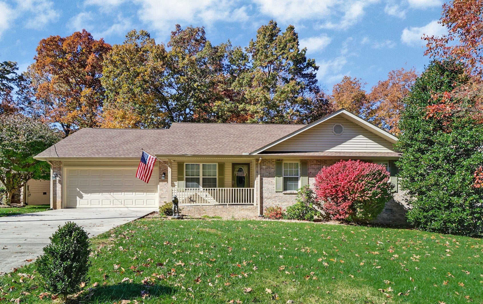 112 Lakewood Dr — photo