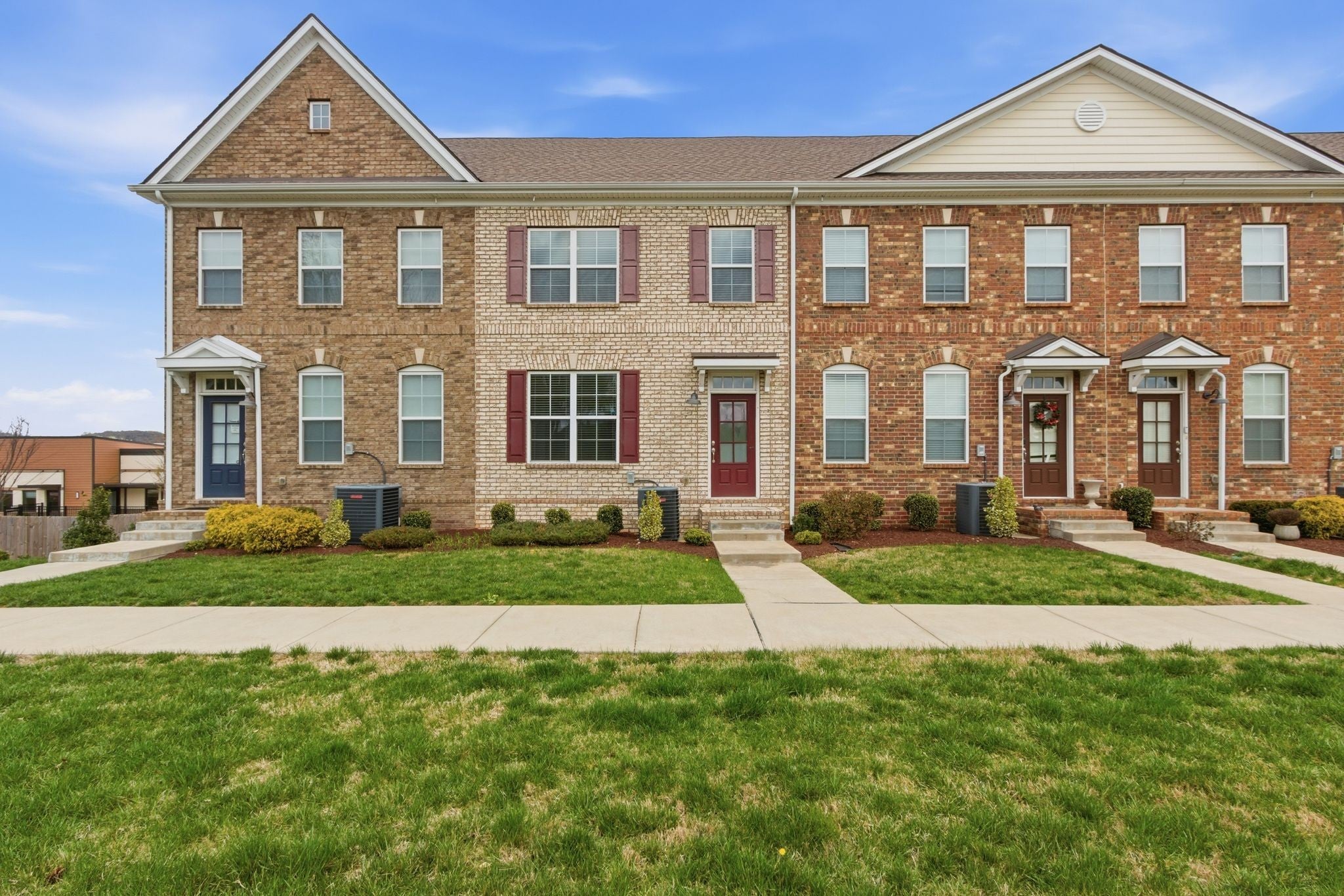 204 Kinsale Dr — photo