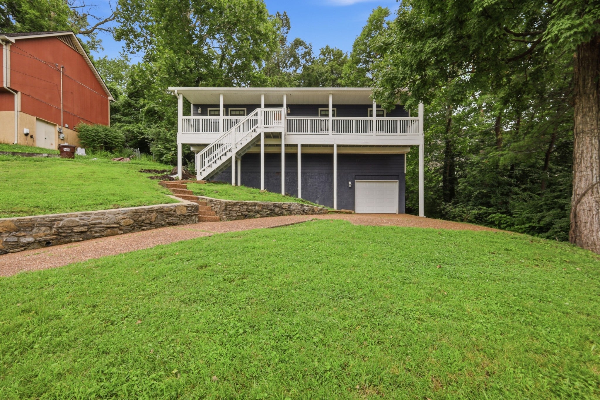 1145 Jacksons View Rd — photo