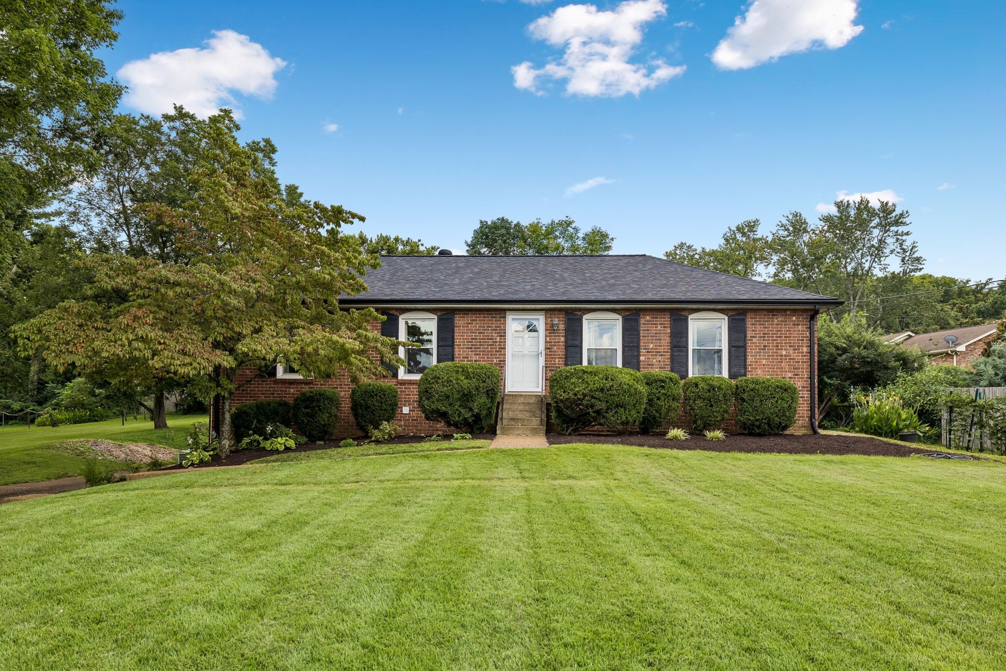 569 McMurray Dr — photo