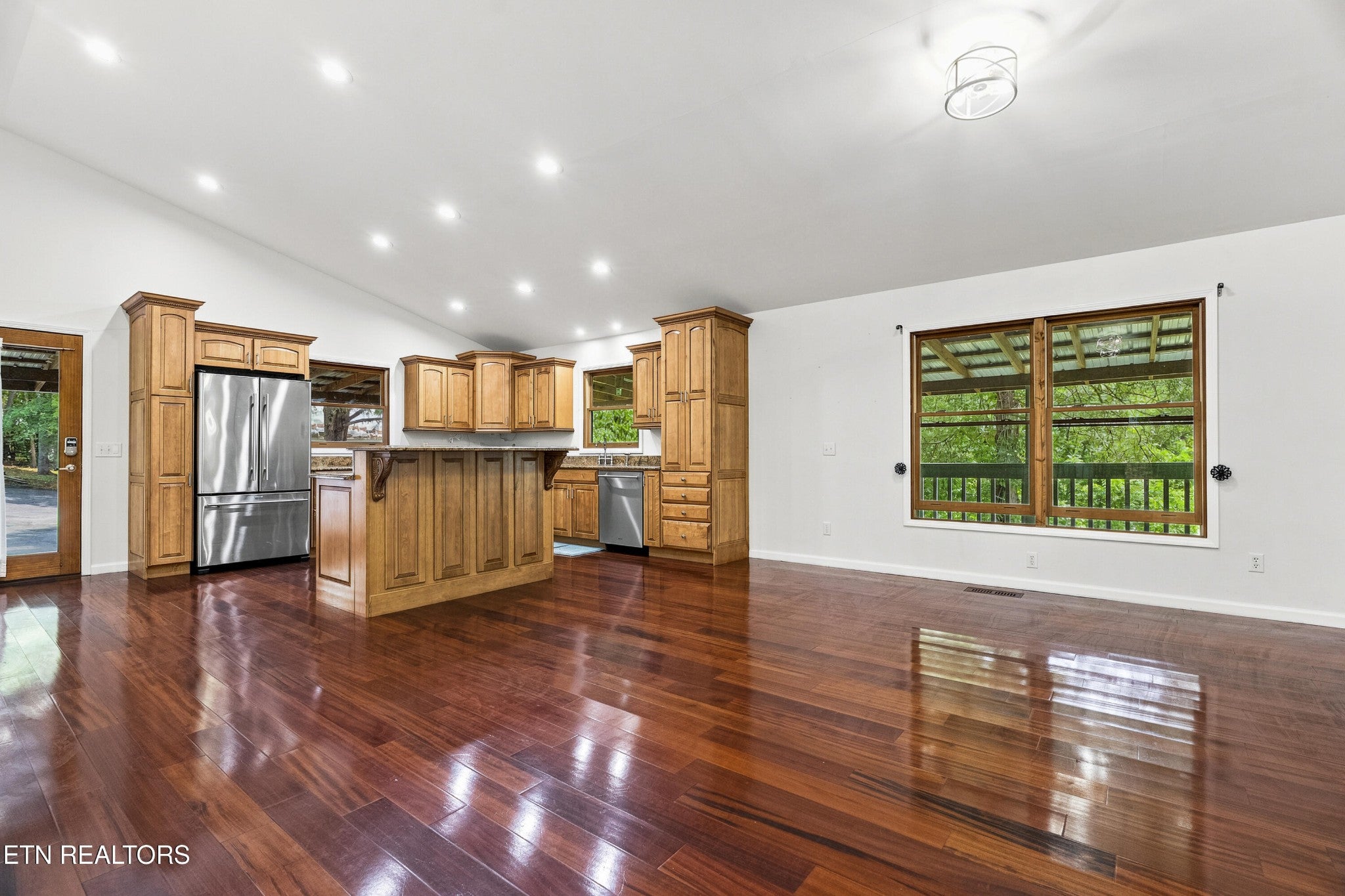 735 Pollard Road, Kodak TN 37764 — photo 2
