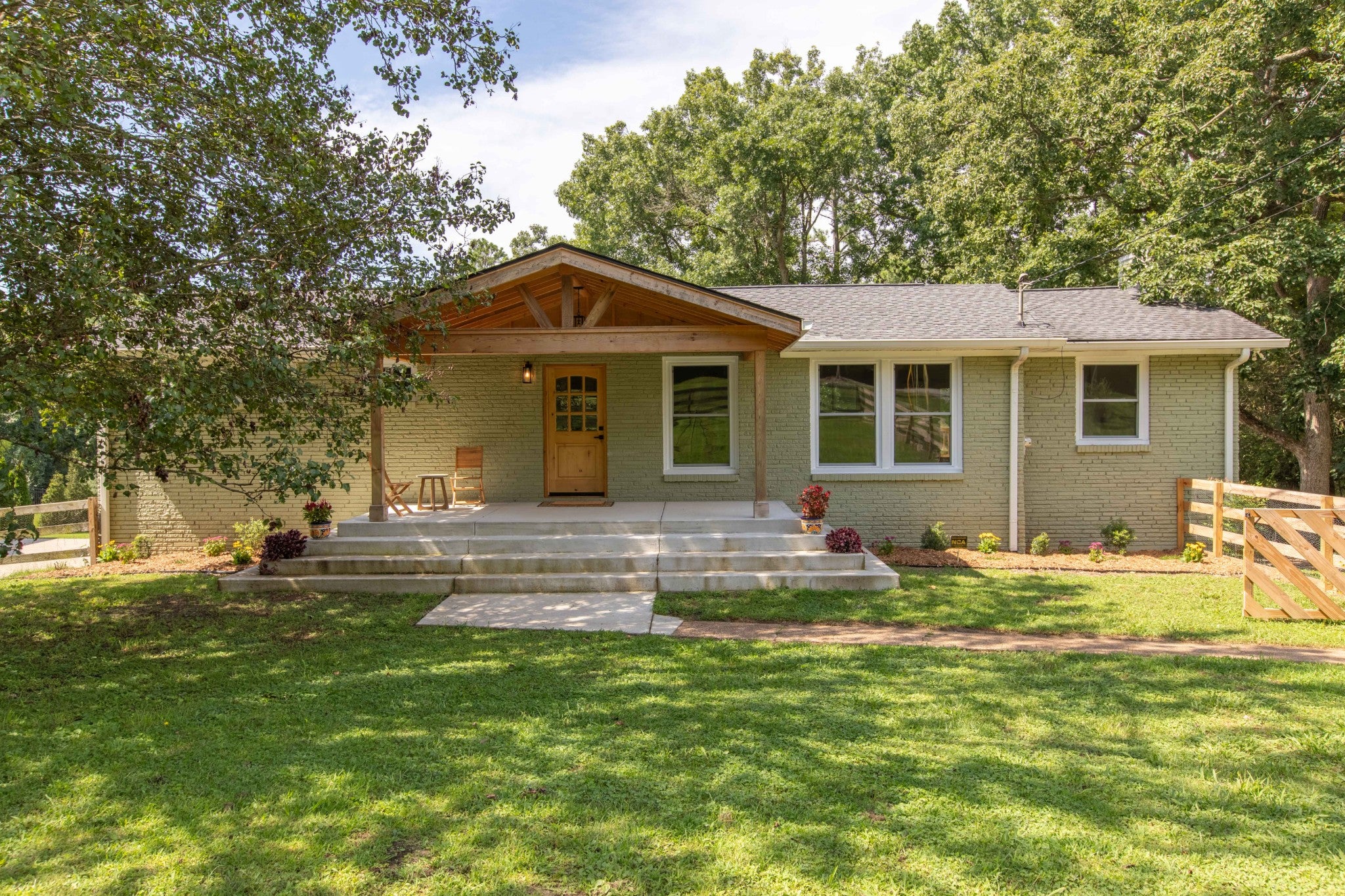 929 Davidson Dr — photo