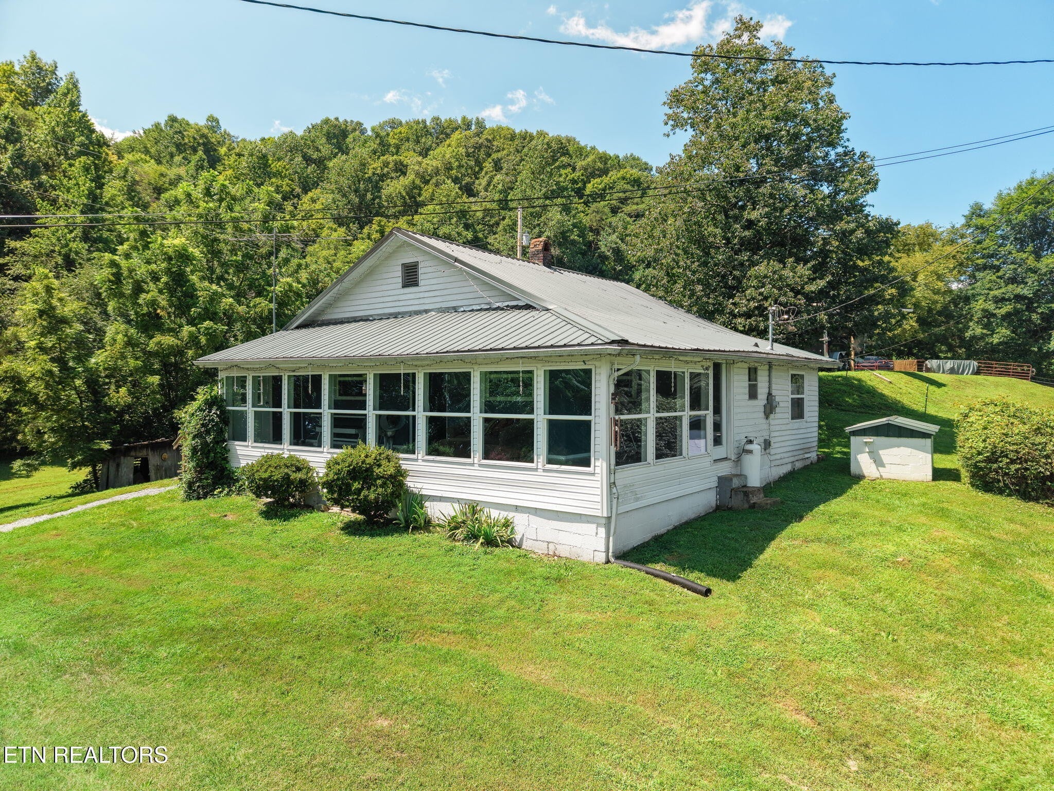 3000 Upper Caney Valley Rd — photo
