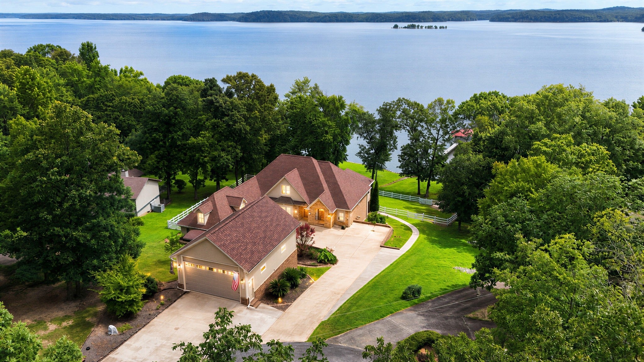 306 Red Water Dr — photo