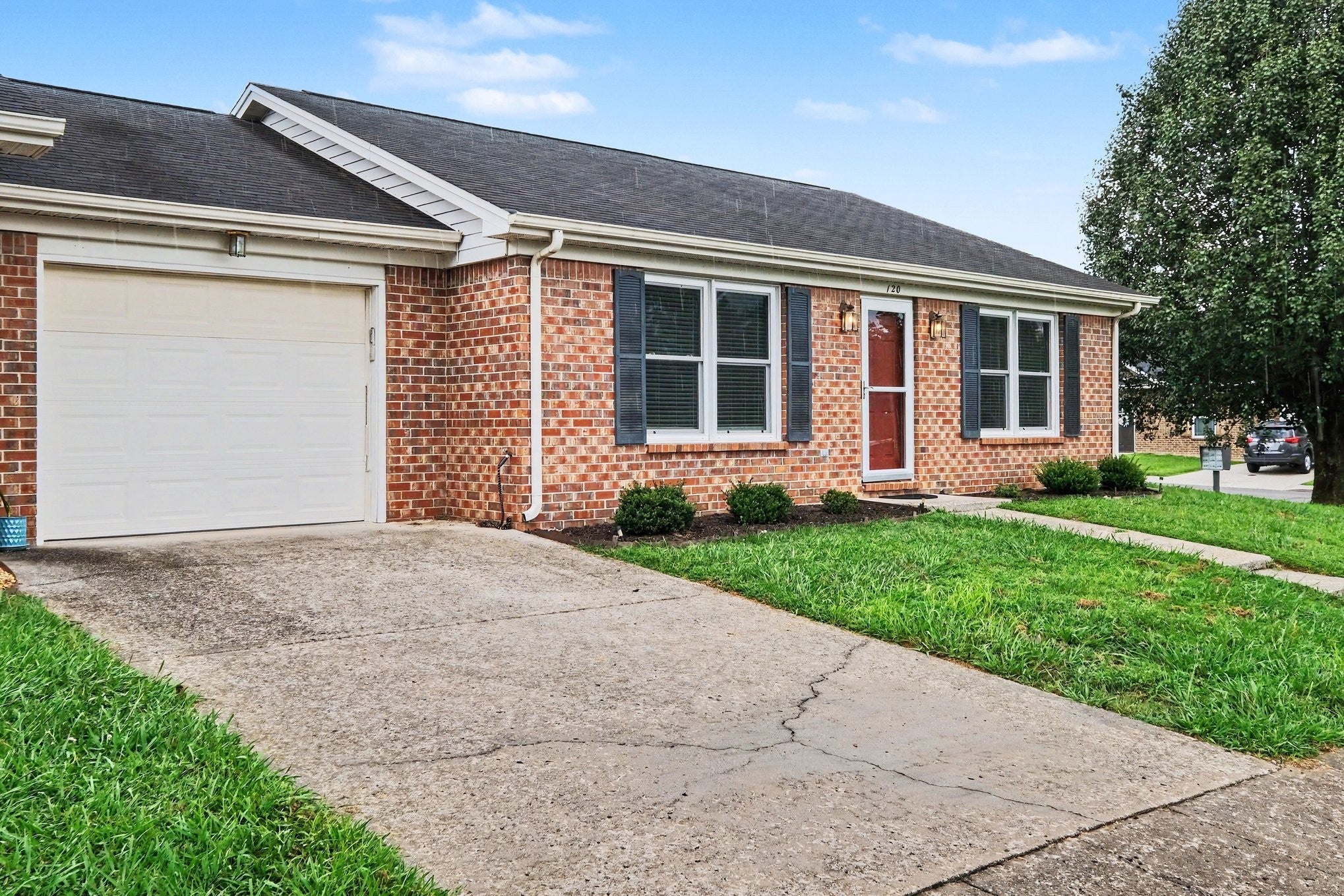 120 Dogwood Ct — photo