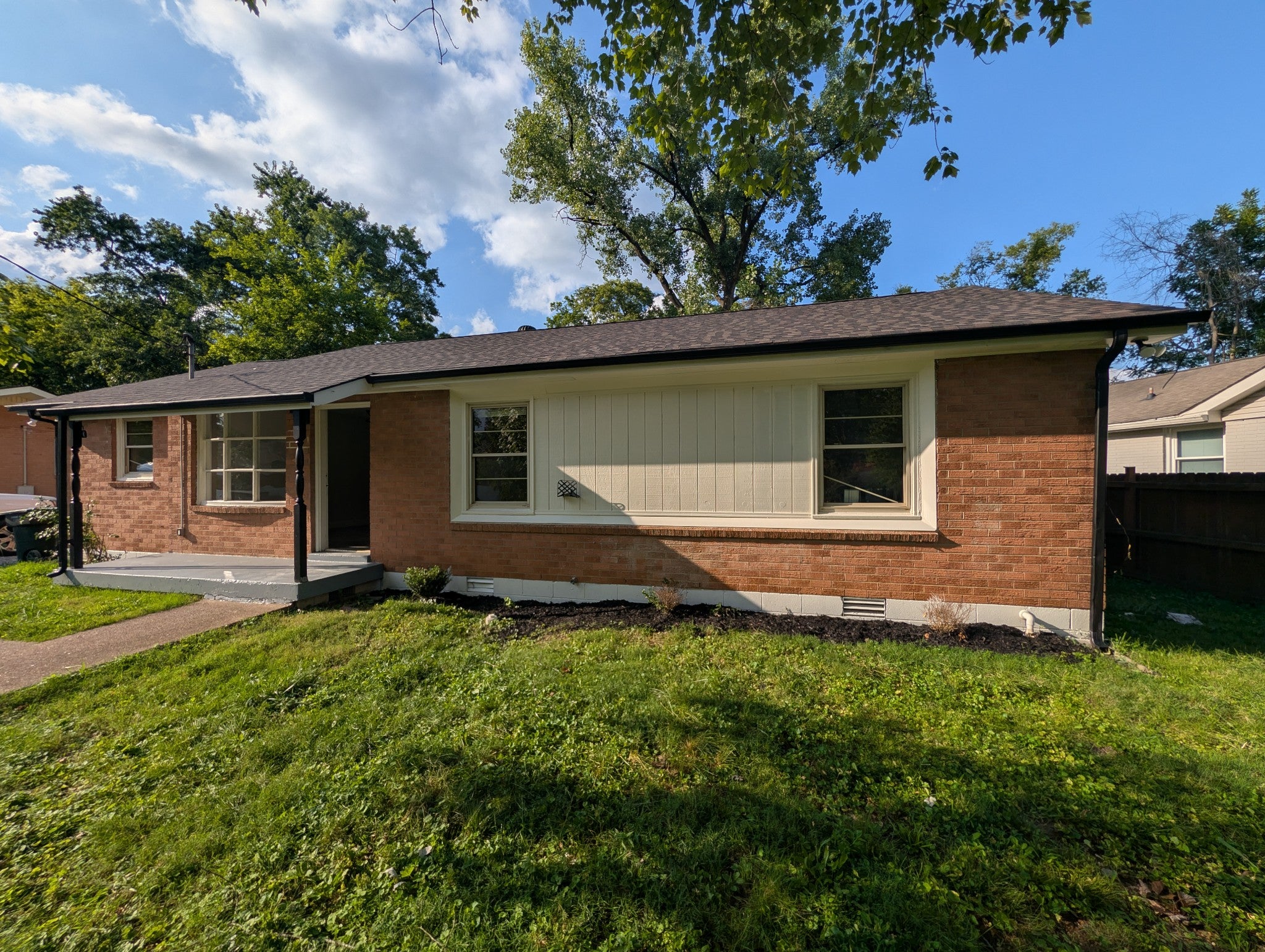 5032 Bonnameade Dr — photo