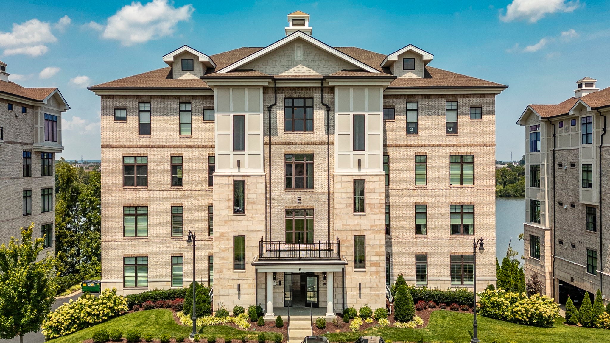 1024 Club View Dr E203 — photo