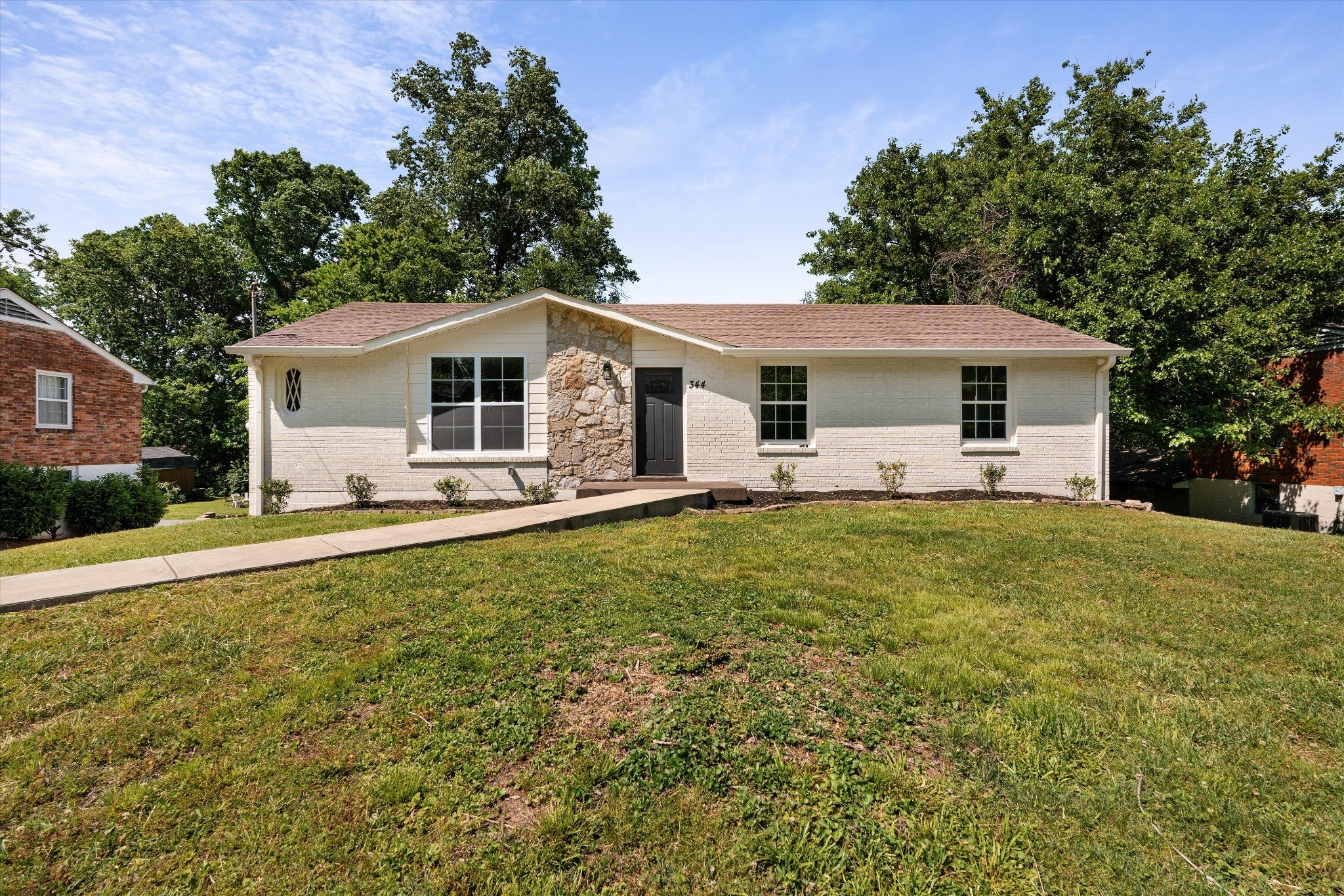 344 Lynn Dr — photo