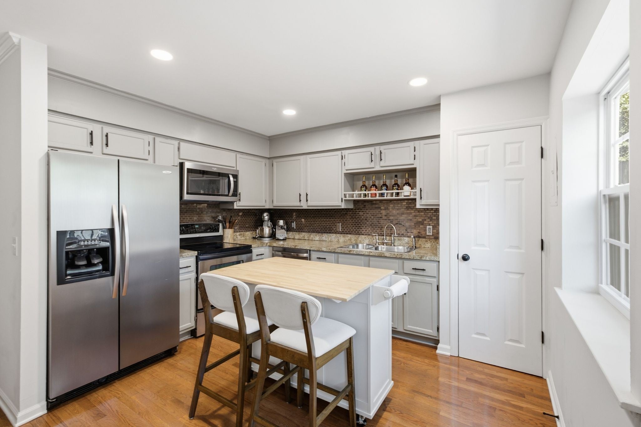 200 N Royal Oaks Blvd C1 — photo