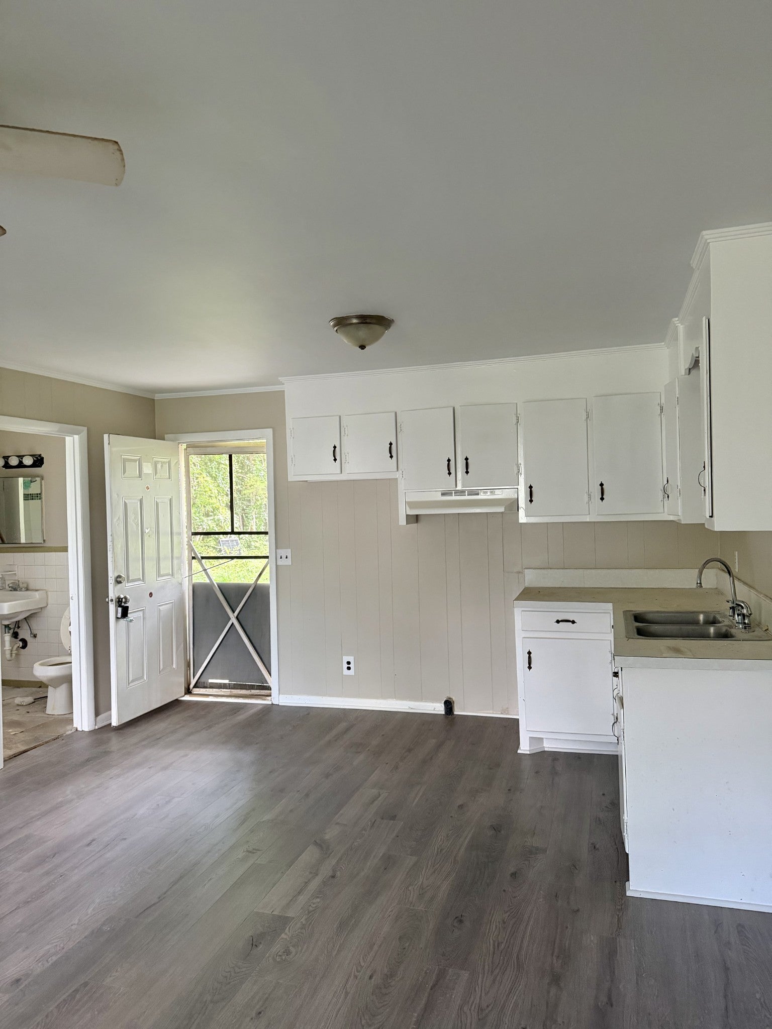 915 Sloan St — photo