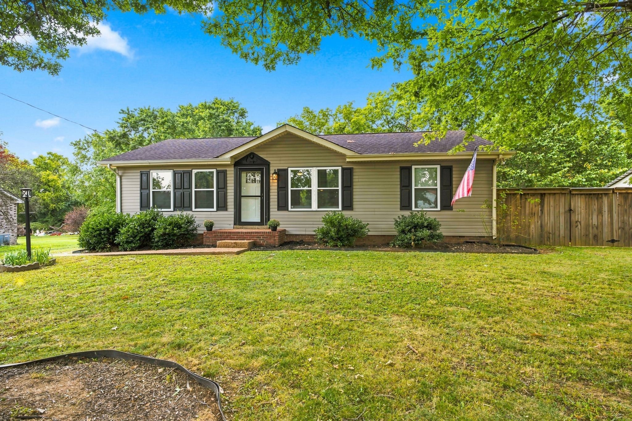 1529 Winding Way Cir — photo