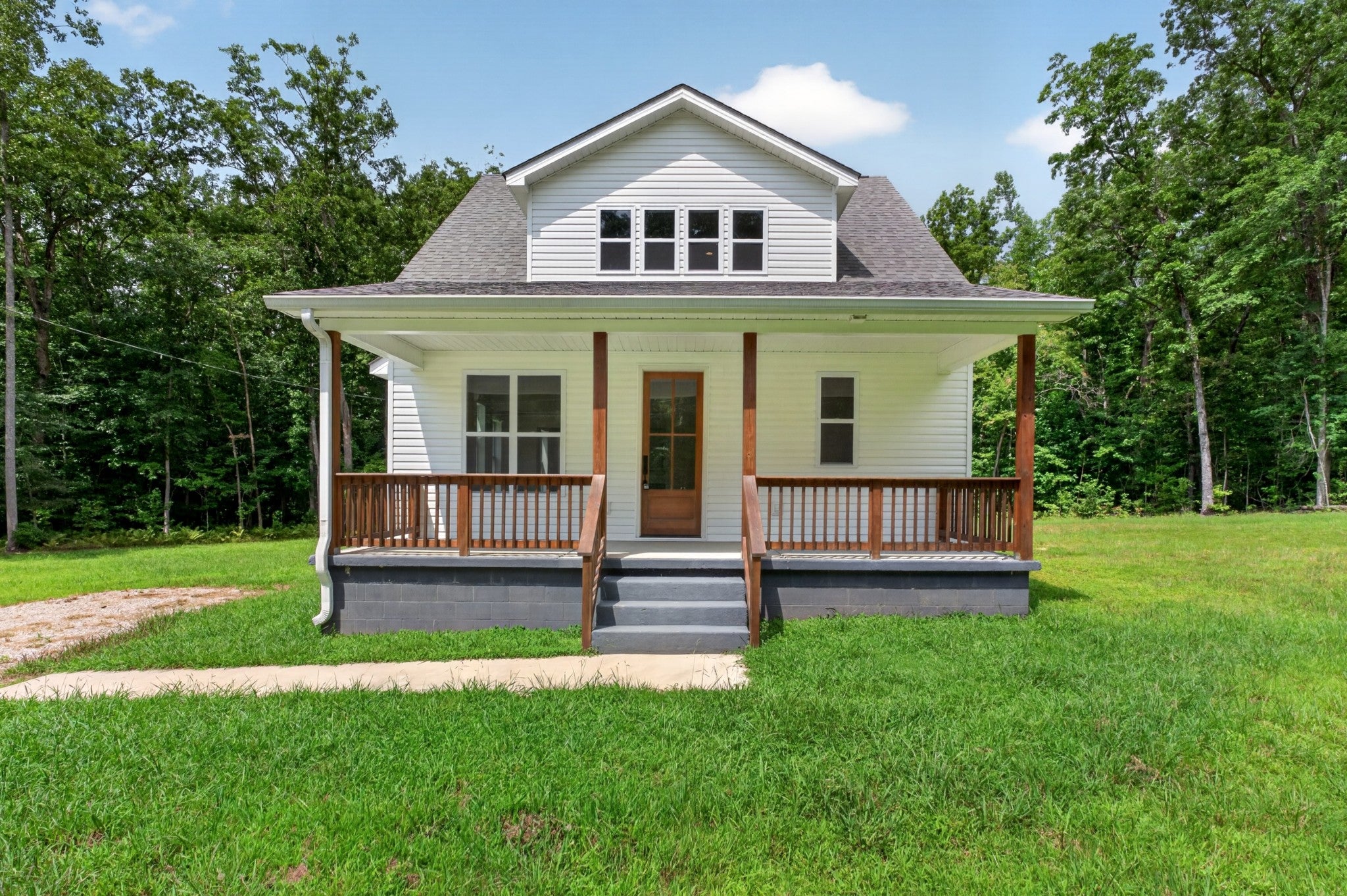 1023 W Laurel Way — photo