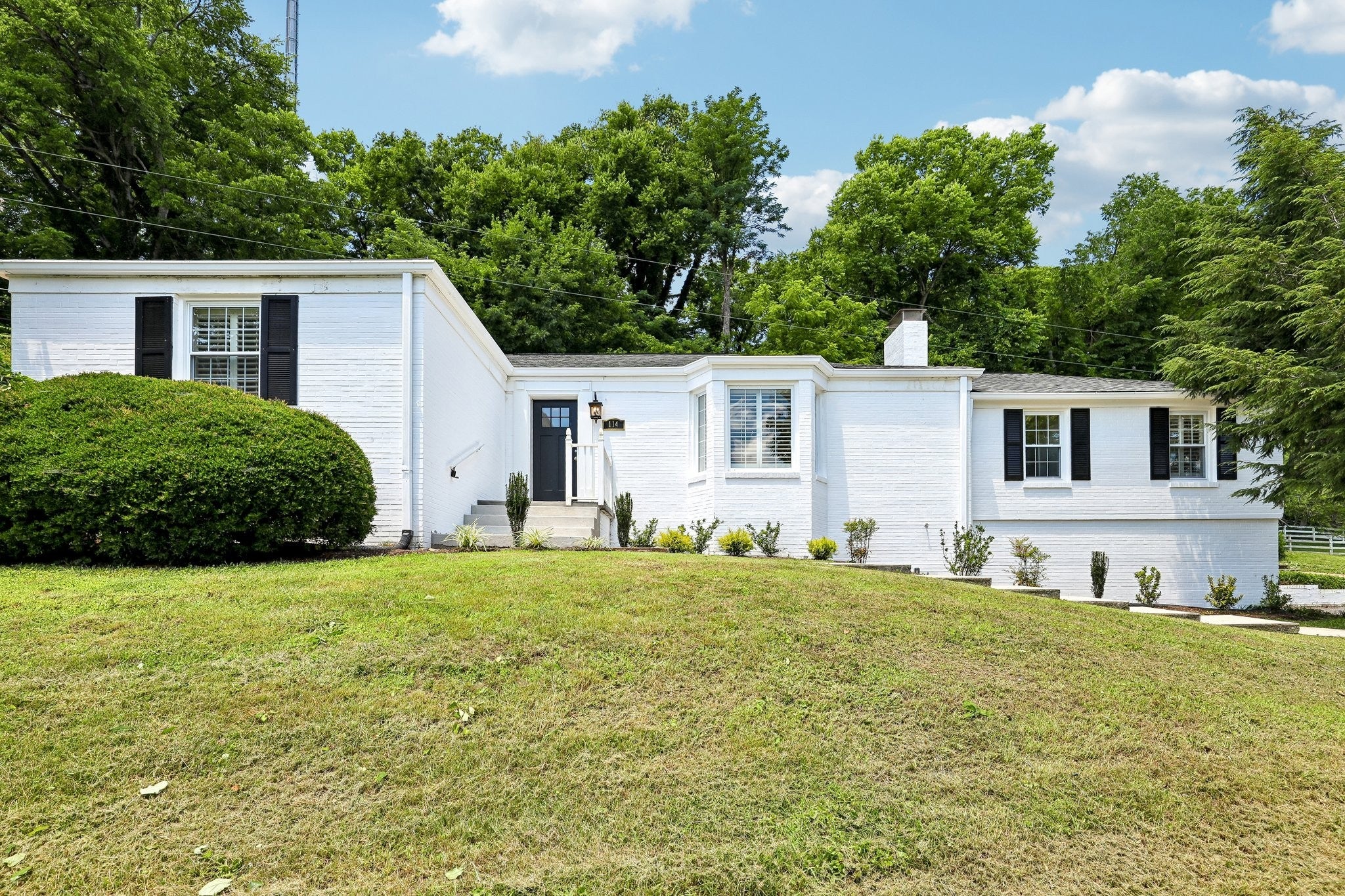 114 Fairview Dr — photo