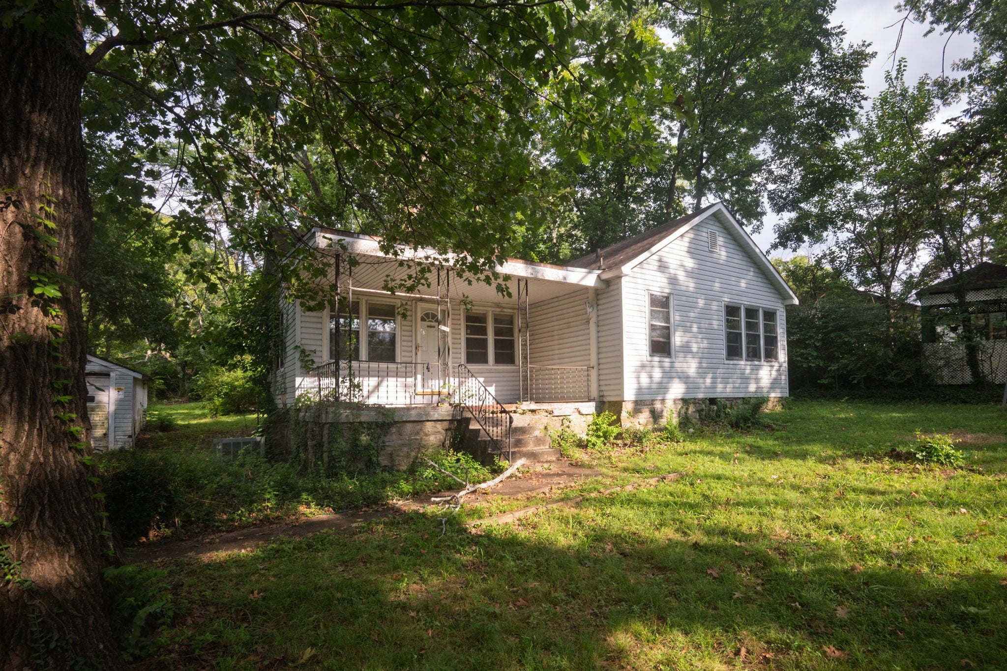 143 Hillcrest Dr — photo