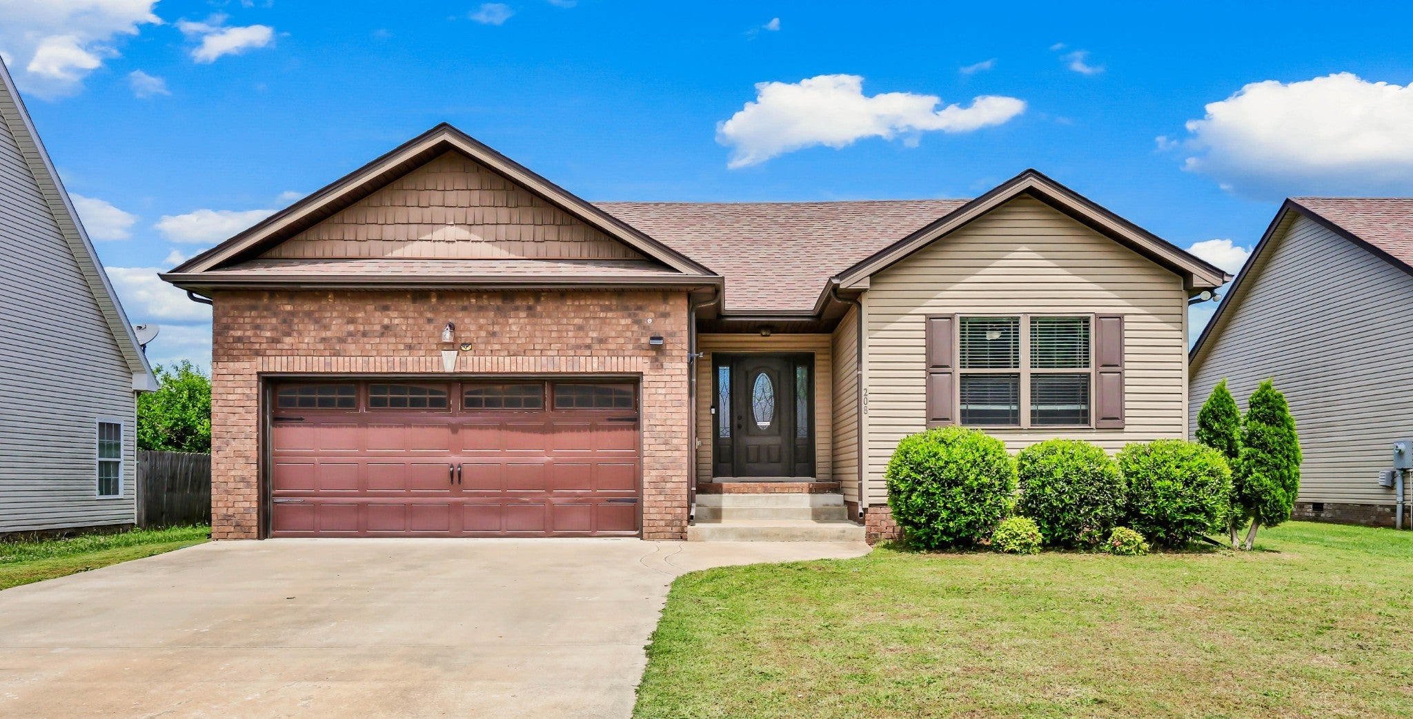 208 Azalea Dr — photo