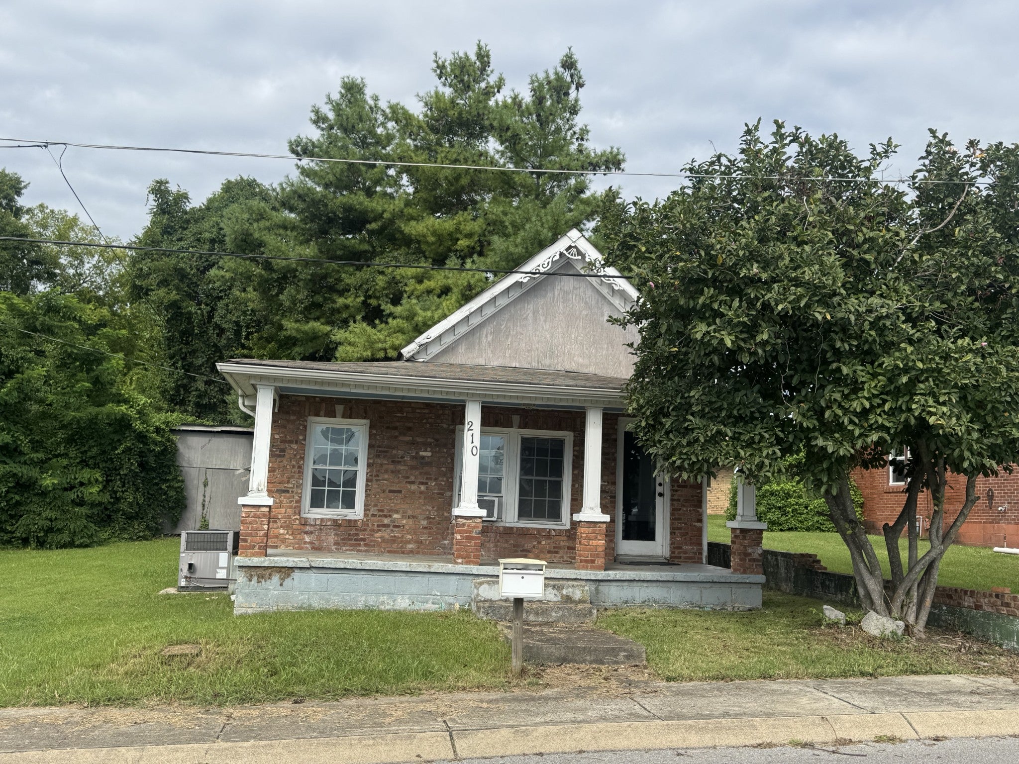 210 S Foster Ave — photo
