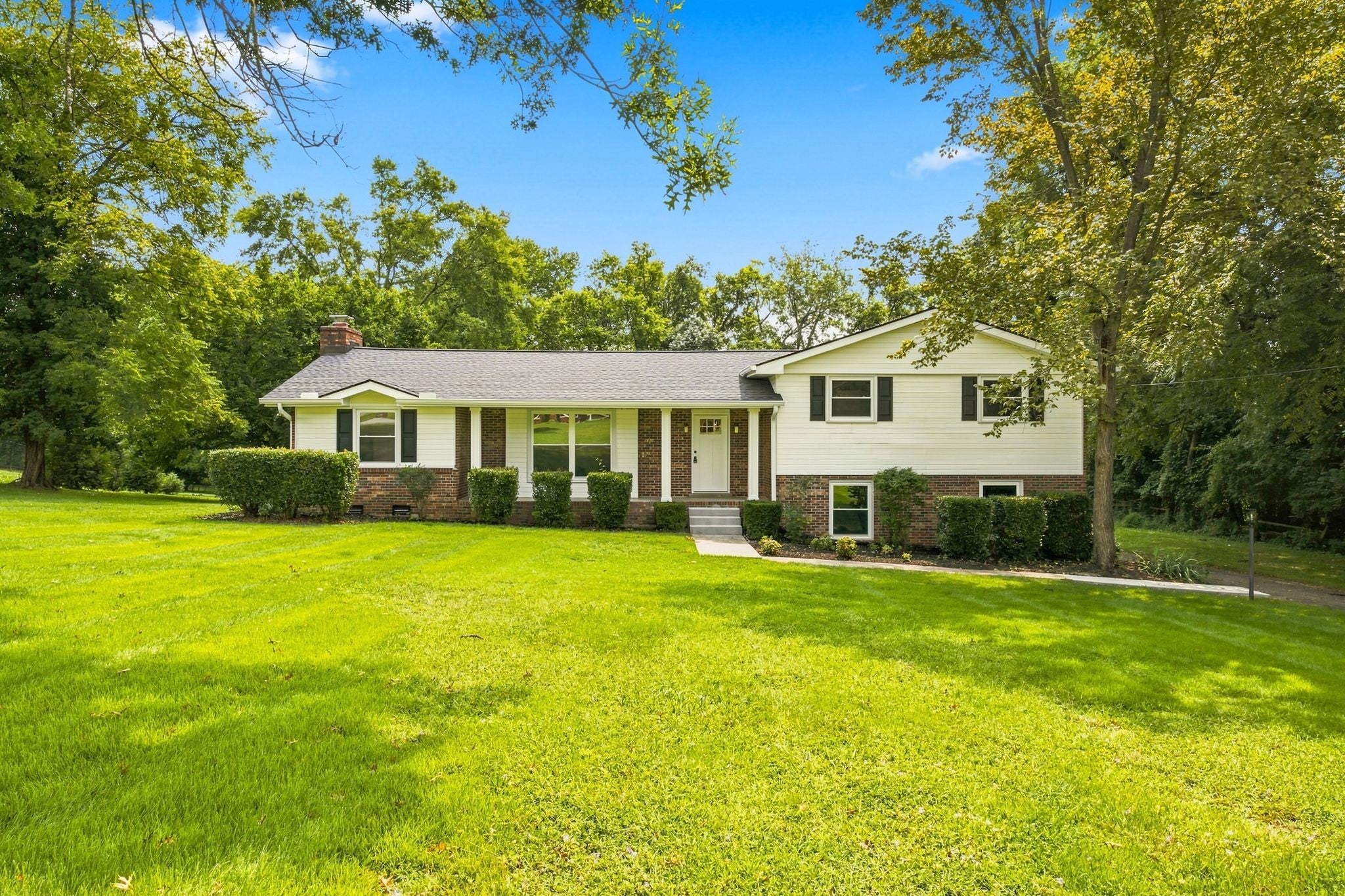 215 Tyne Bay Dr — photo