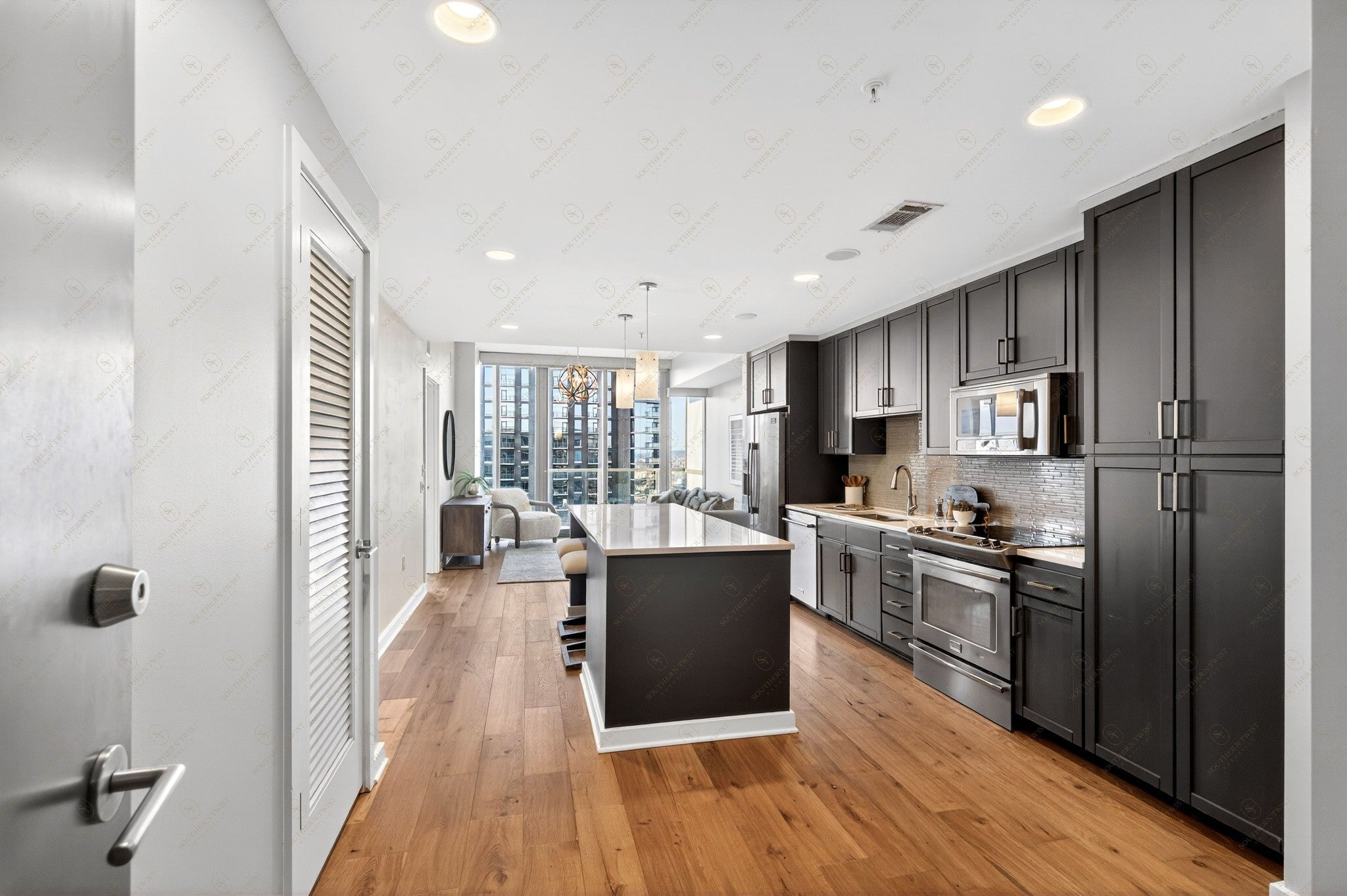 1212 Laurel St 2206 — photo