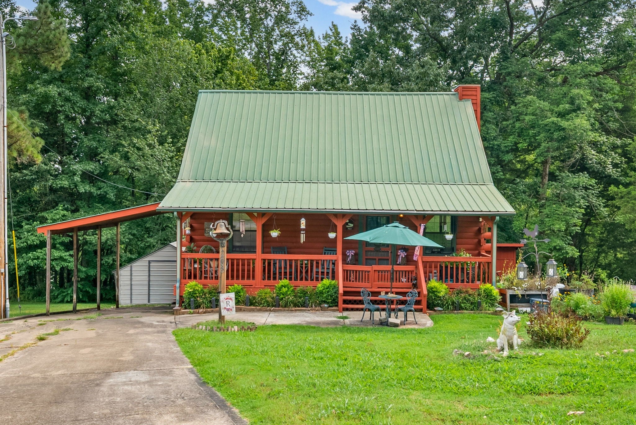 208 Lakeshore Dr — photo