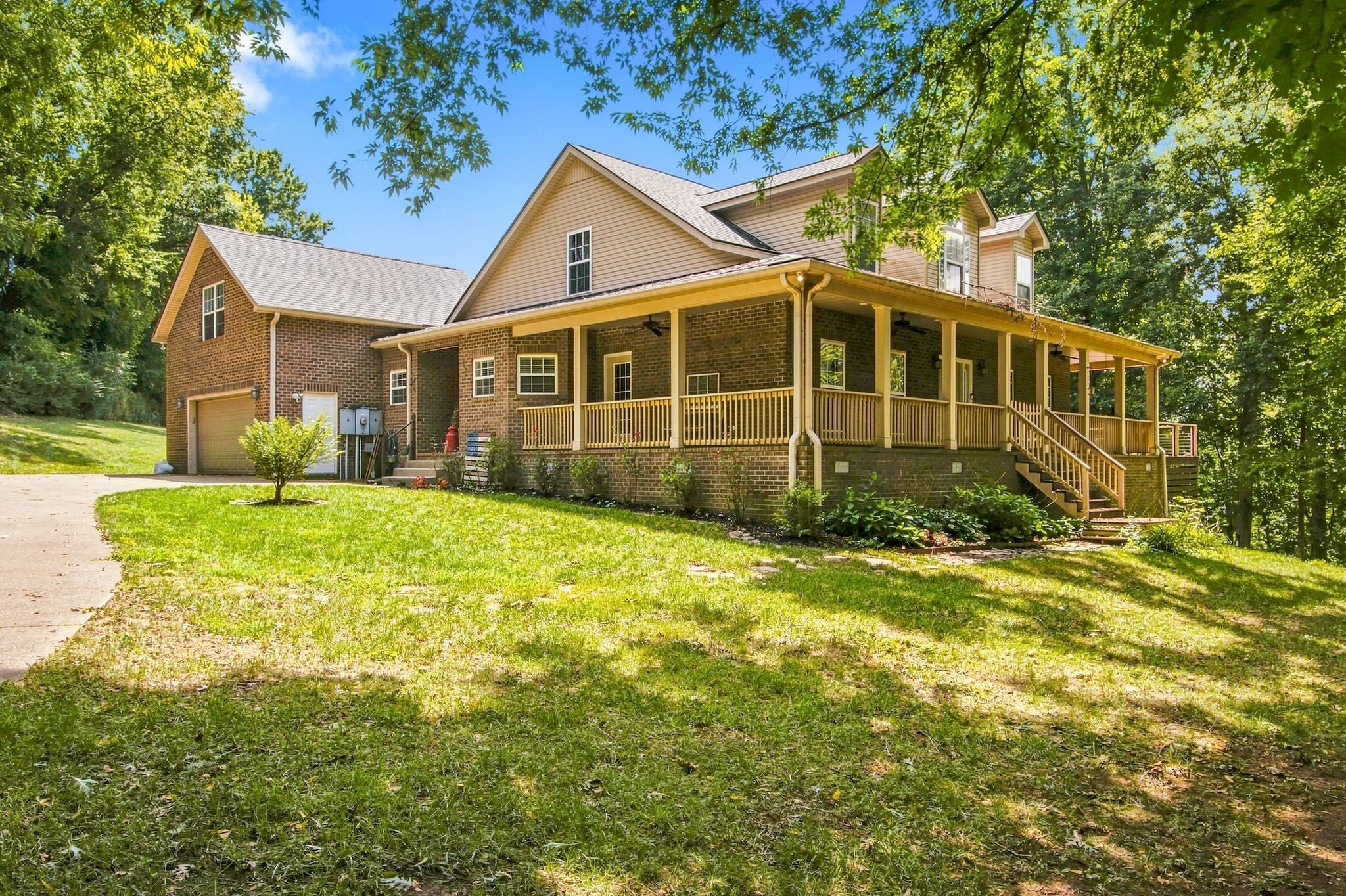 125 Carr Dr — photo