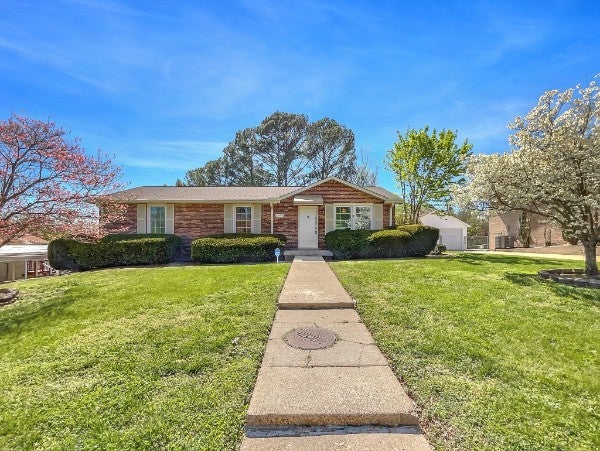 692 Atlanta Dr — photo