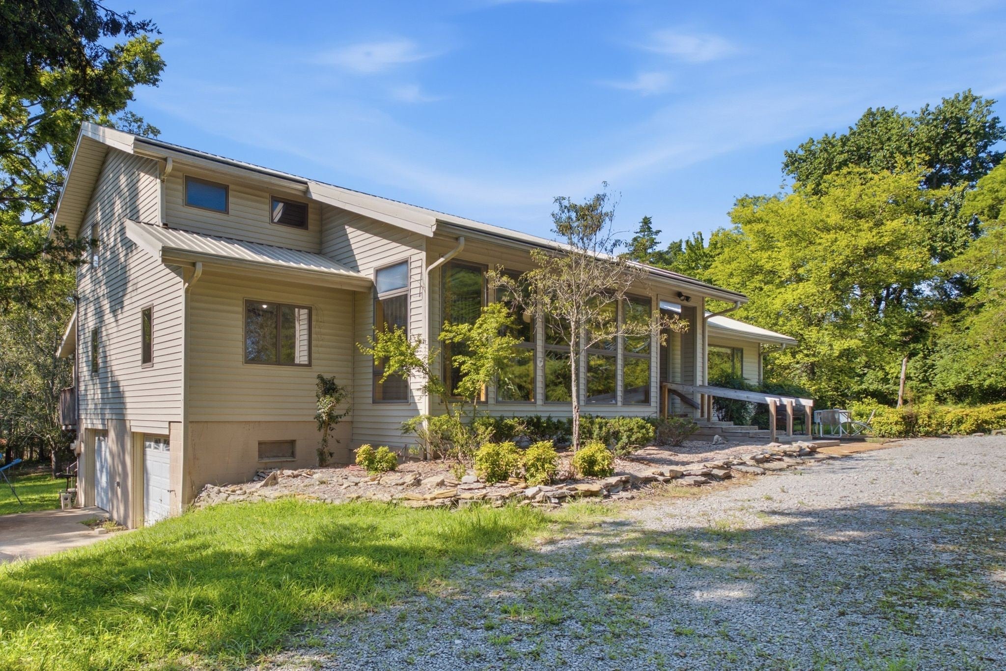5052 John Hagar Rd — photo