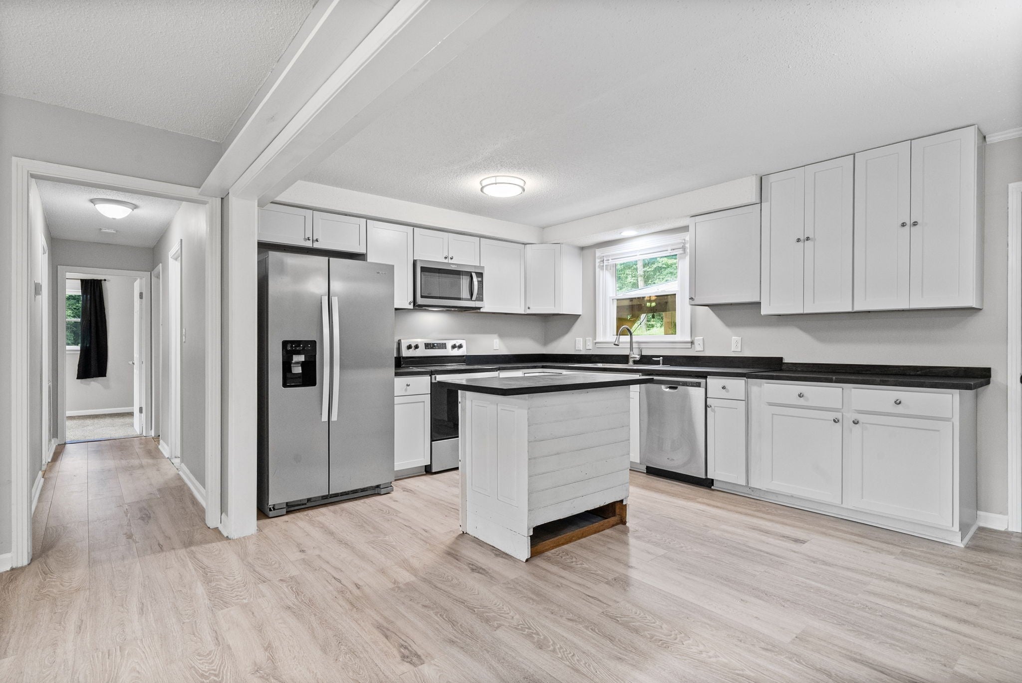 684 Dean Rd — photo