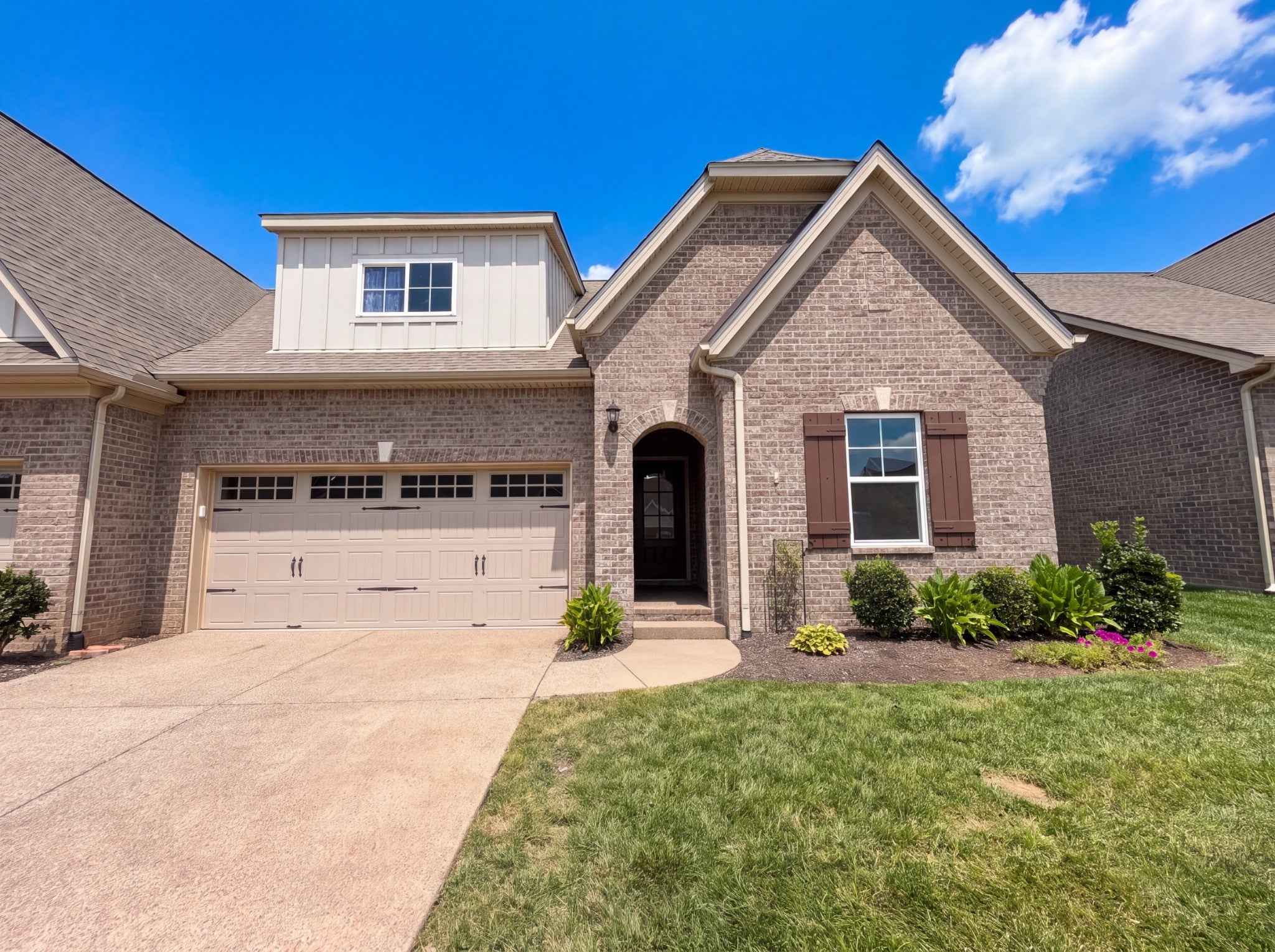 914 Meadowcrest Way — photo