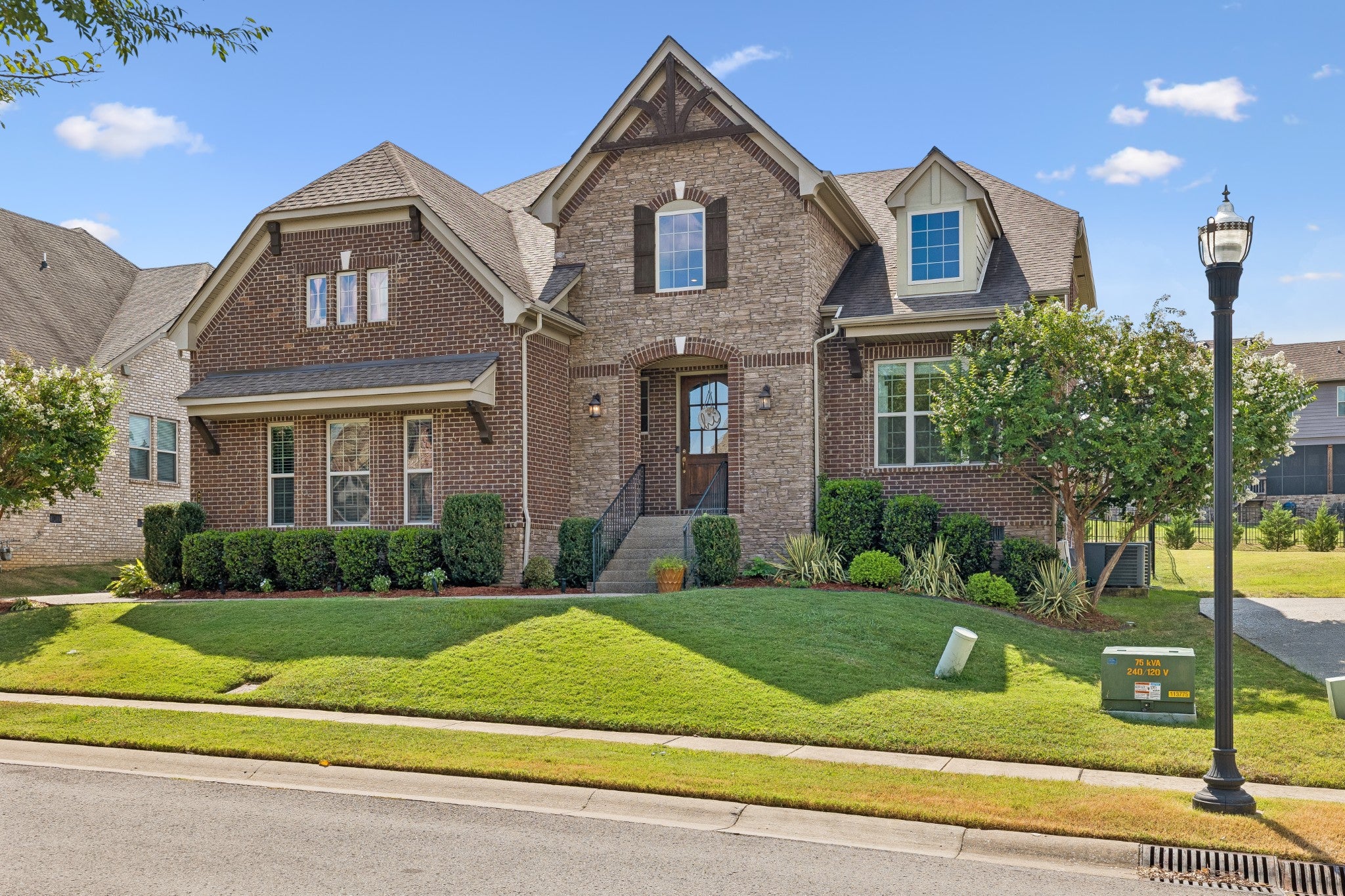2112 Belsford Dr — photo