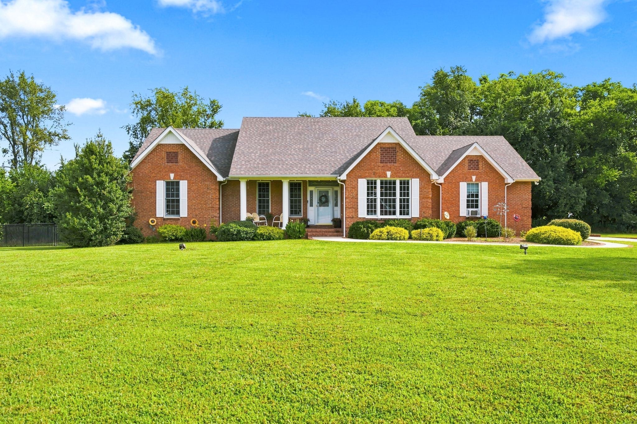 131 Maple Dr — photo