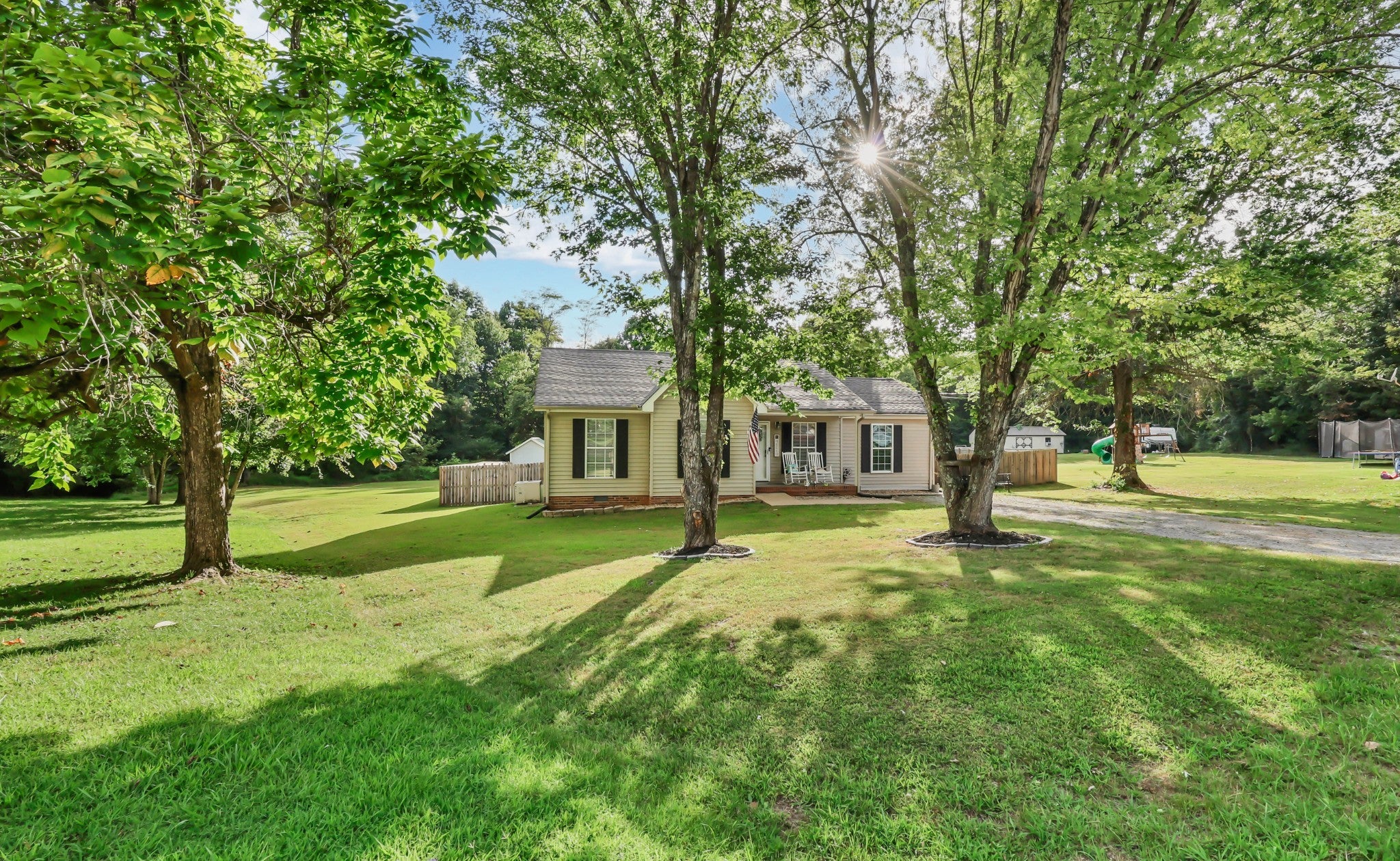 2830 Hinson Rd — photo