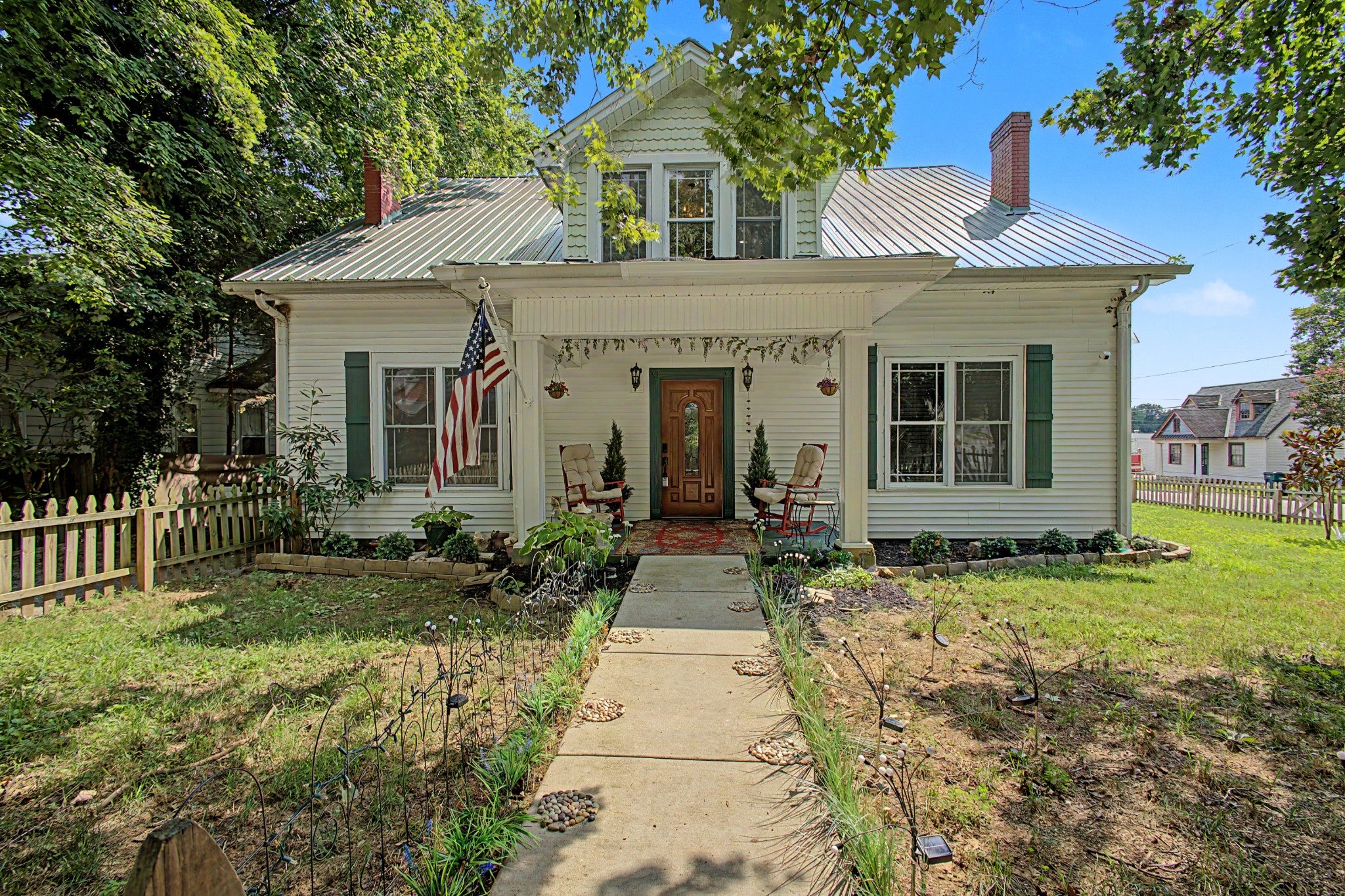 331 W Flower St — photo