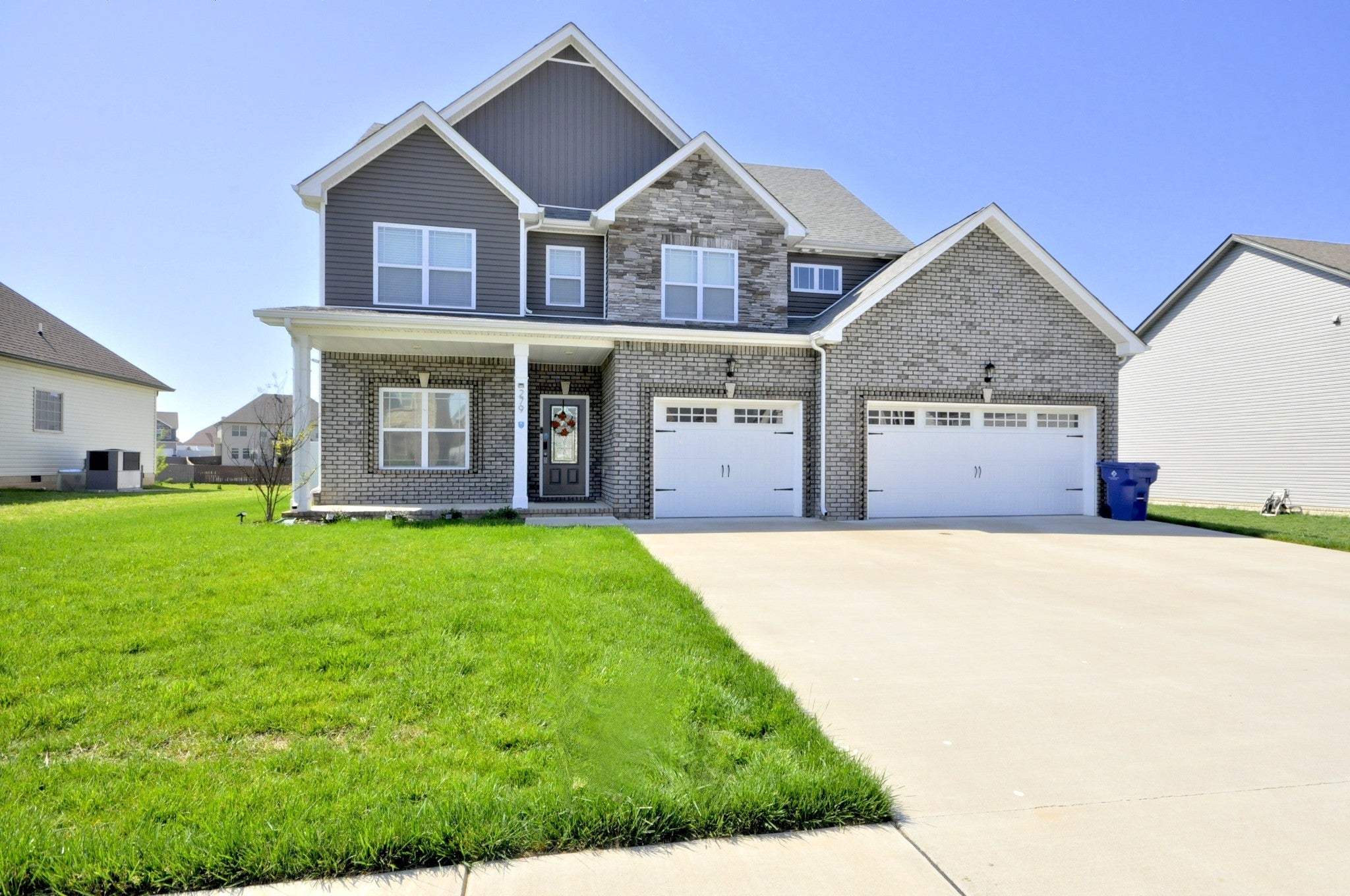 279 Bluebriar Trce — photo