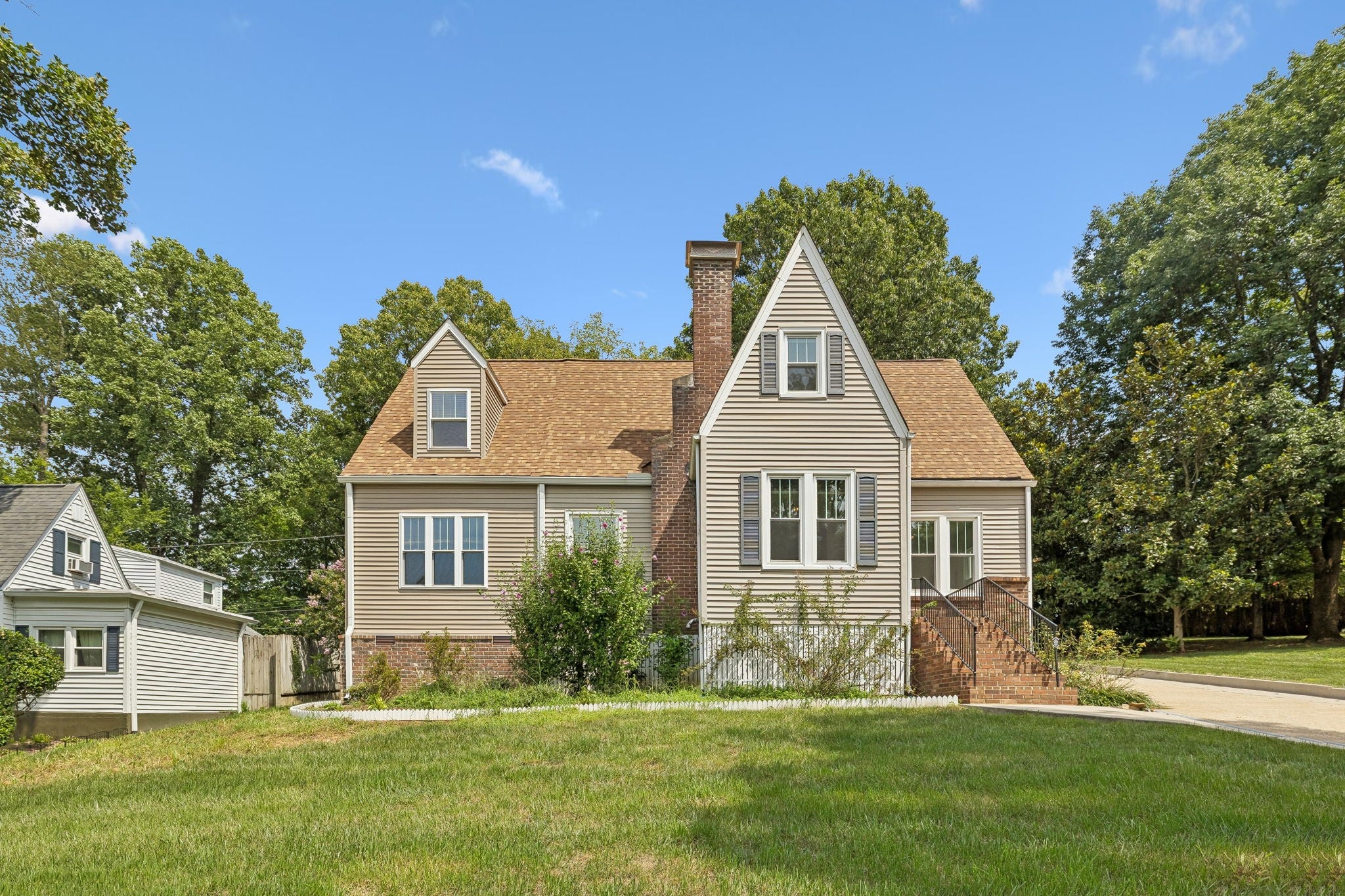 164 W Glenwood Dr — photo