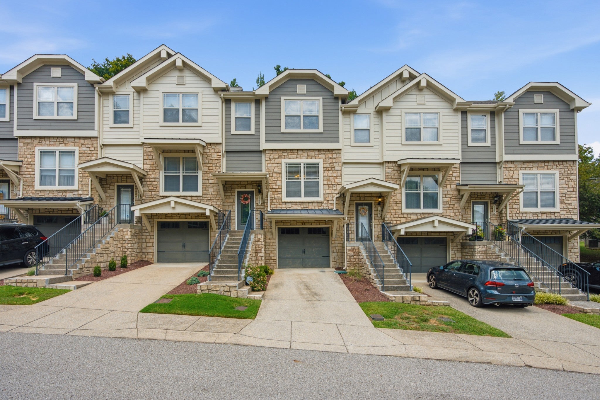 1066 Woodbury Falls Dr — photo