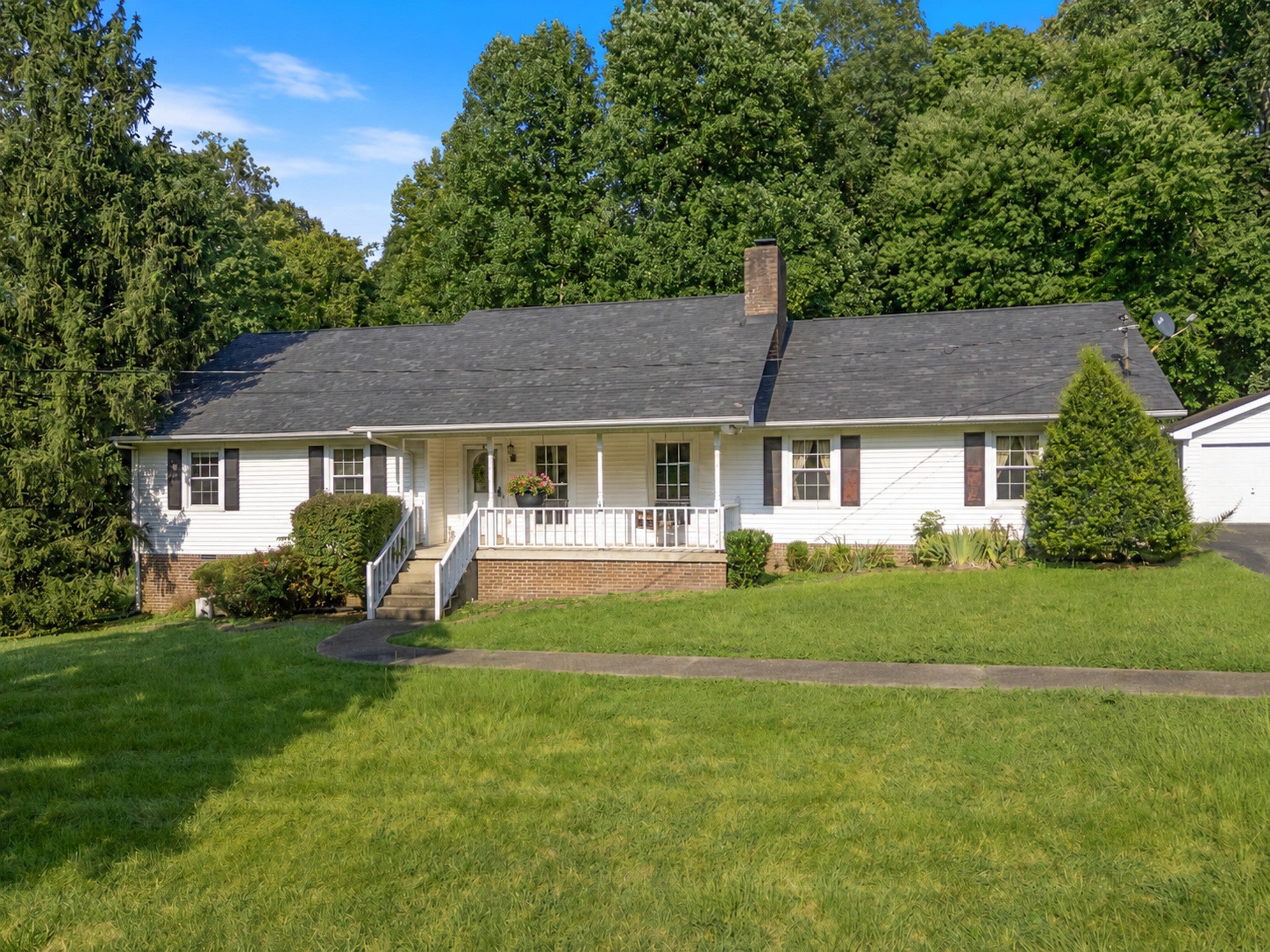 219 Brady Dr — photo