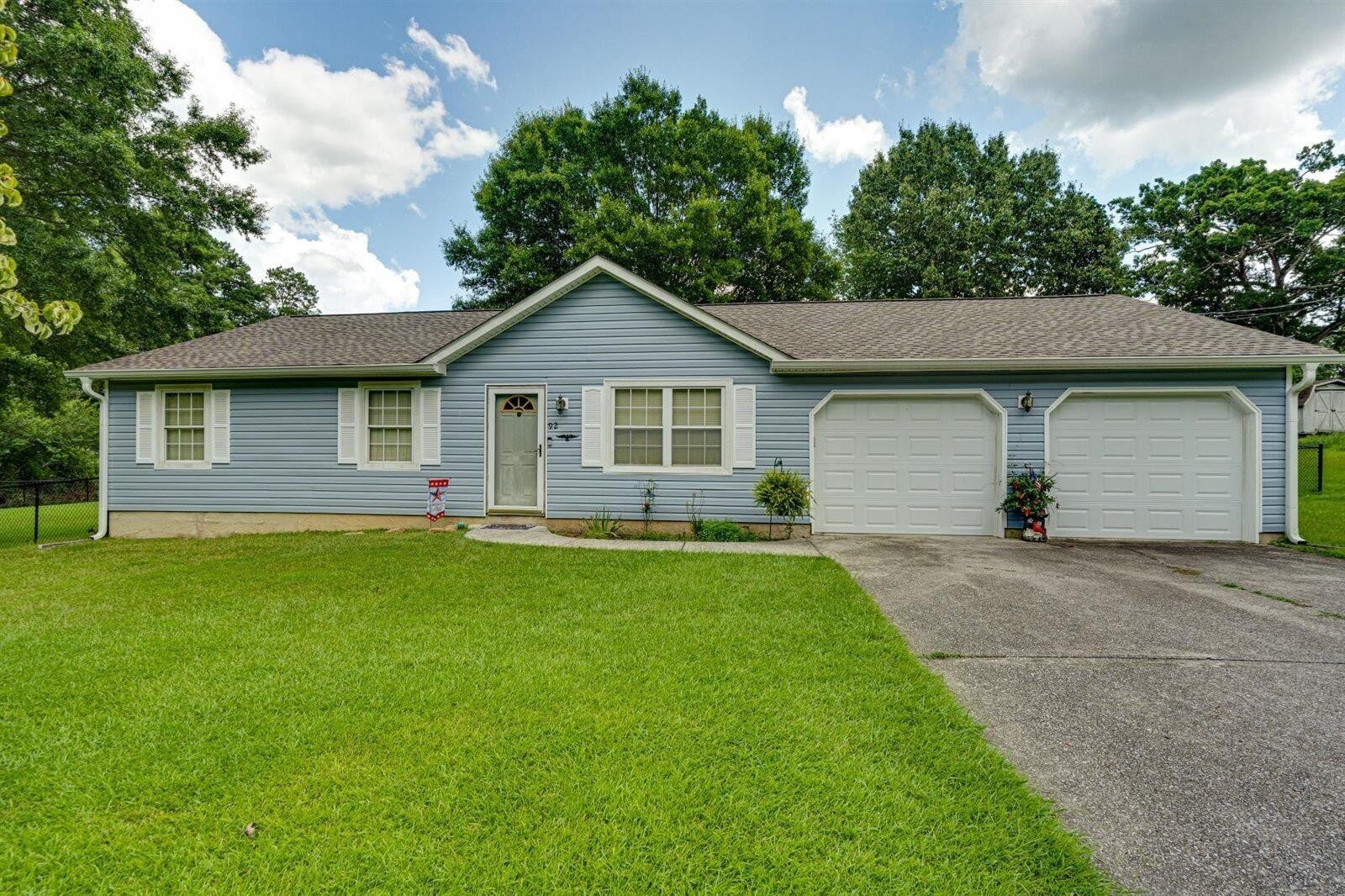 92 Sue Lane — photo