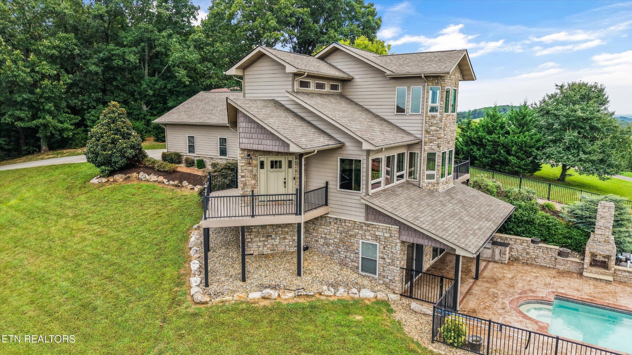 1041 Hilltop Lane — photo